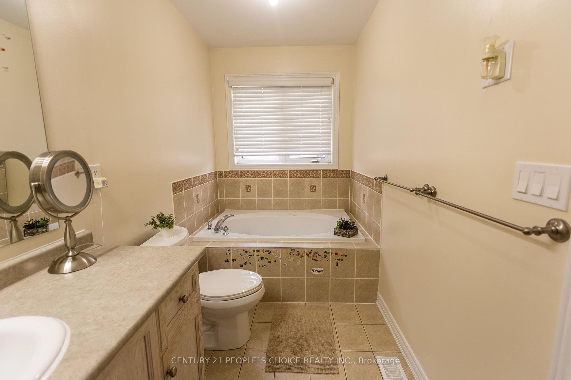 66 Attview Crescent photo 23