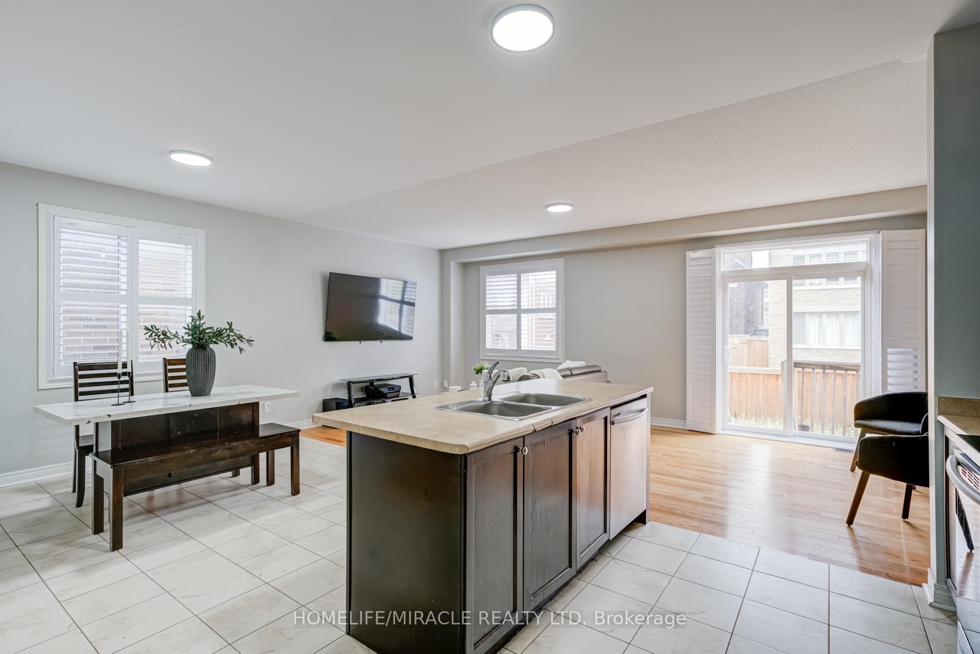 81 Willoughby Way photo 11
