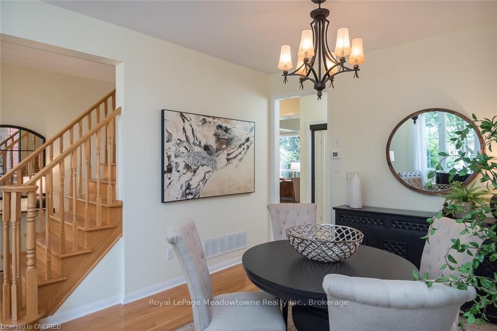 1339 MARSHALL Crescent photo 4