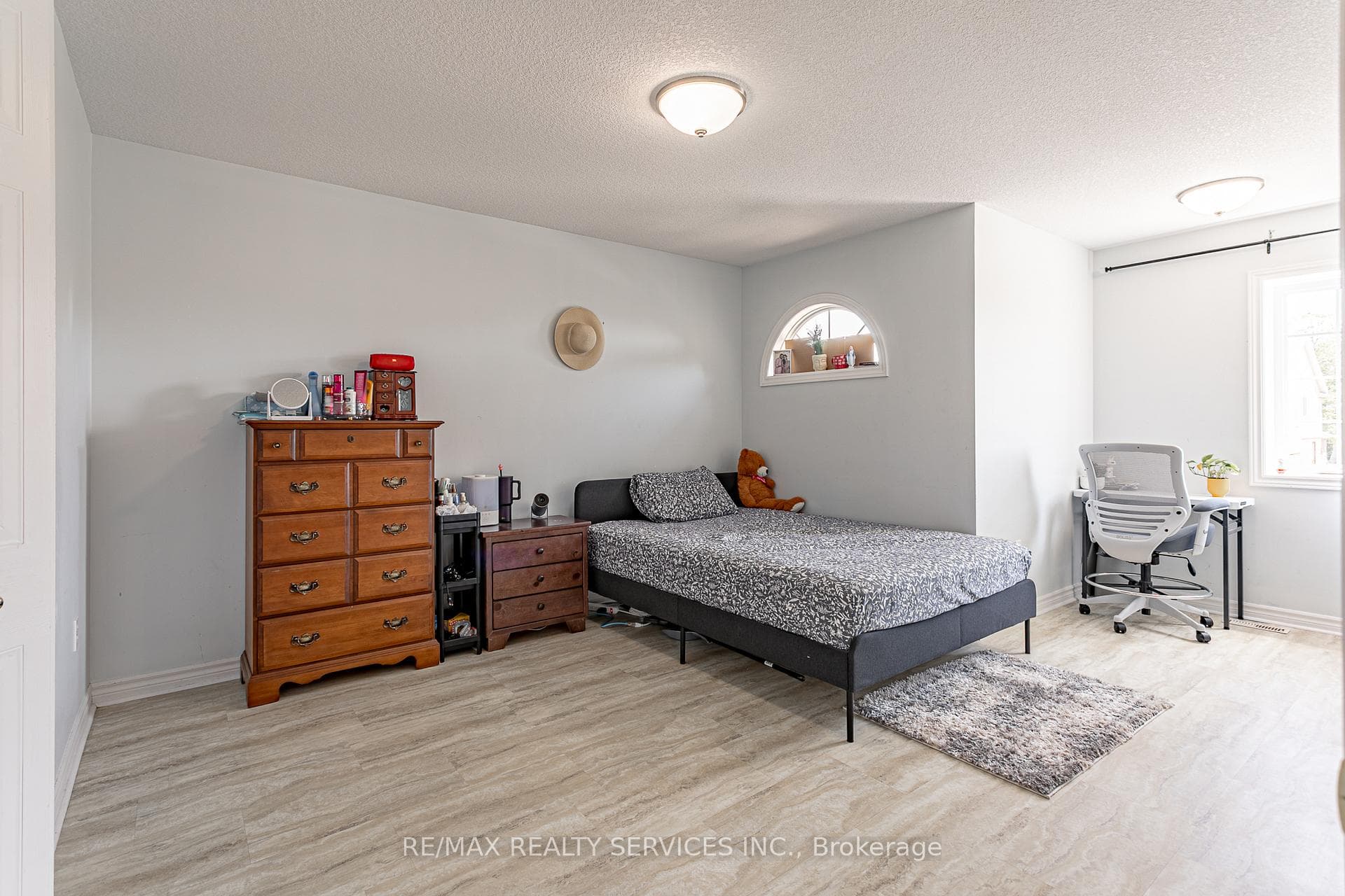 829 Oakcrossing Road photo 34