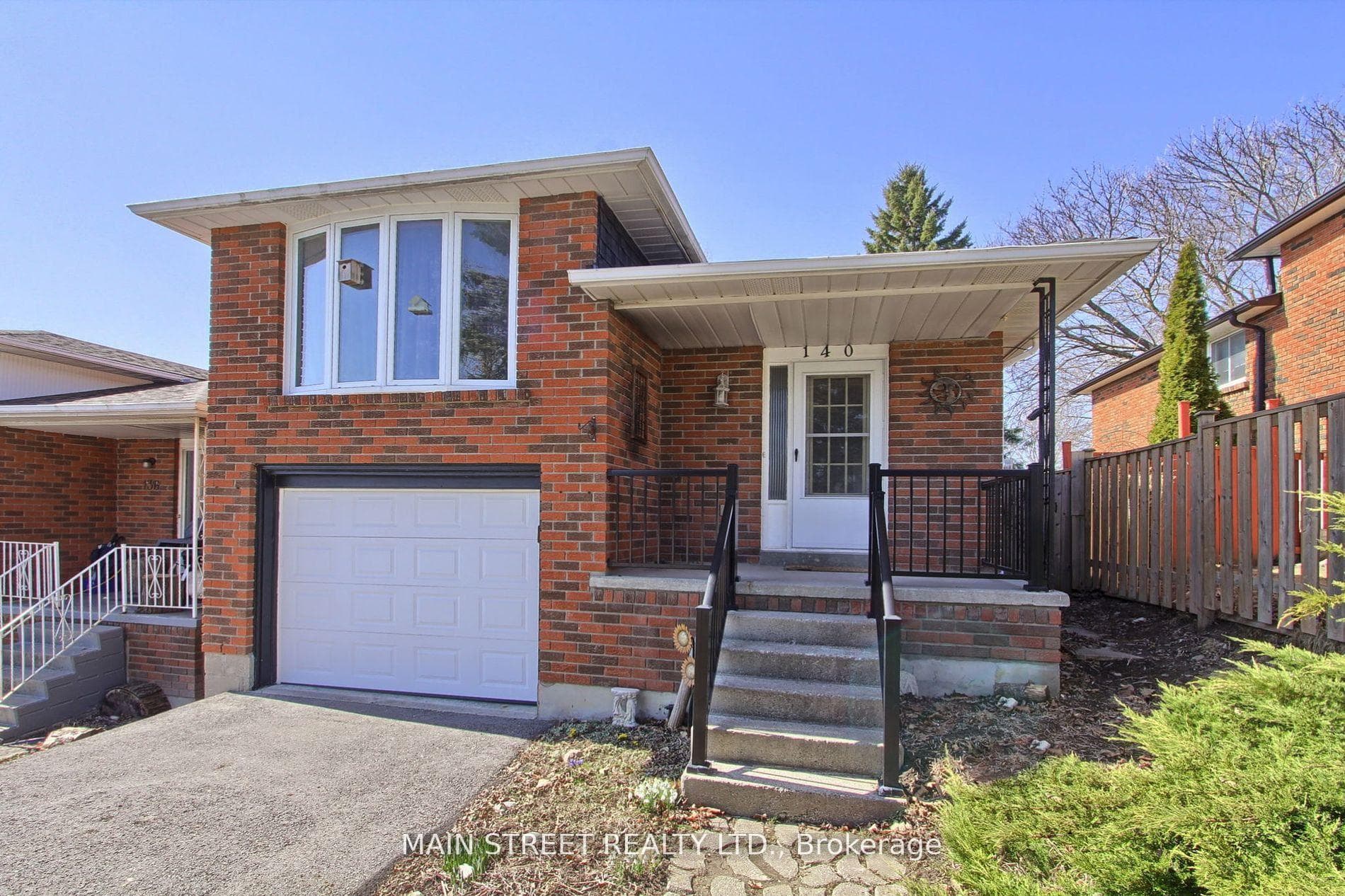 140 Zima Crescent photo 2