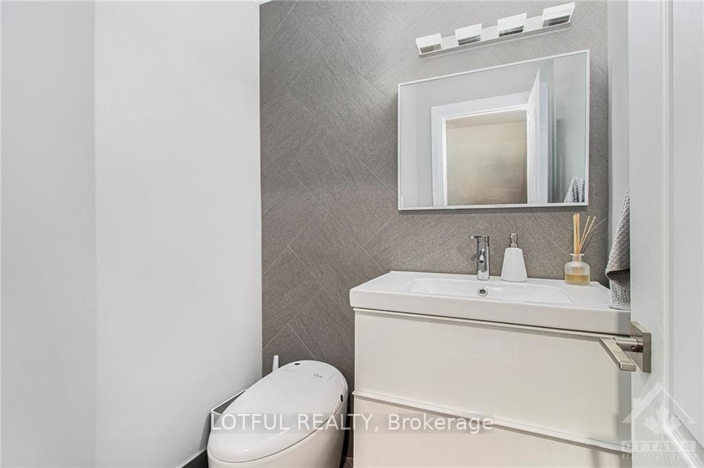 2100 AVEBURY Drive photo 11