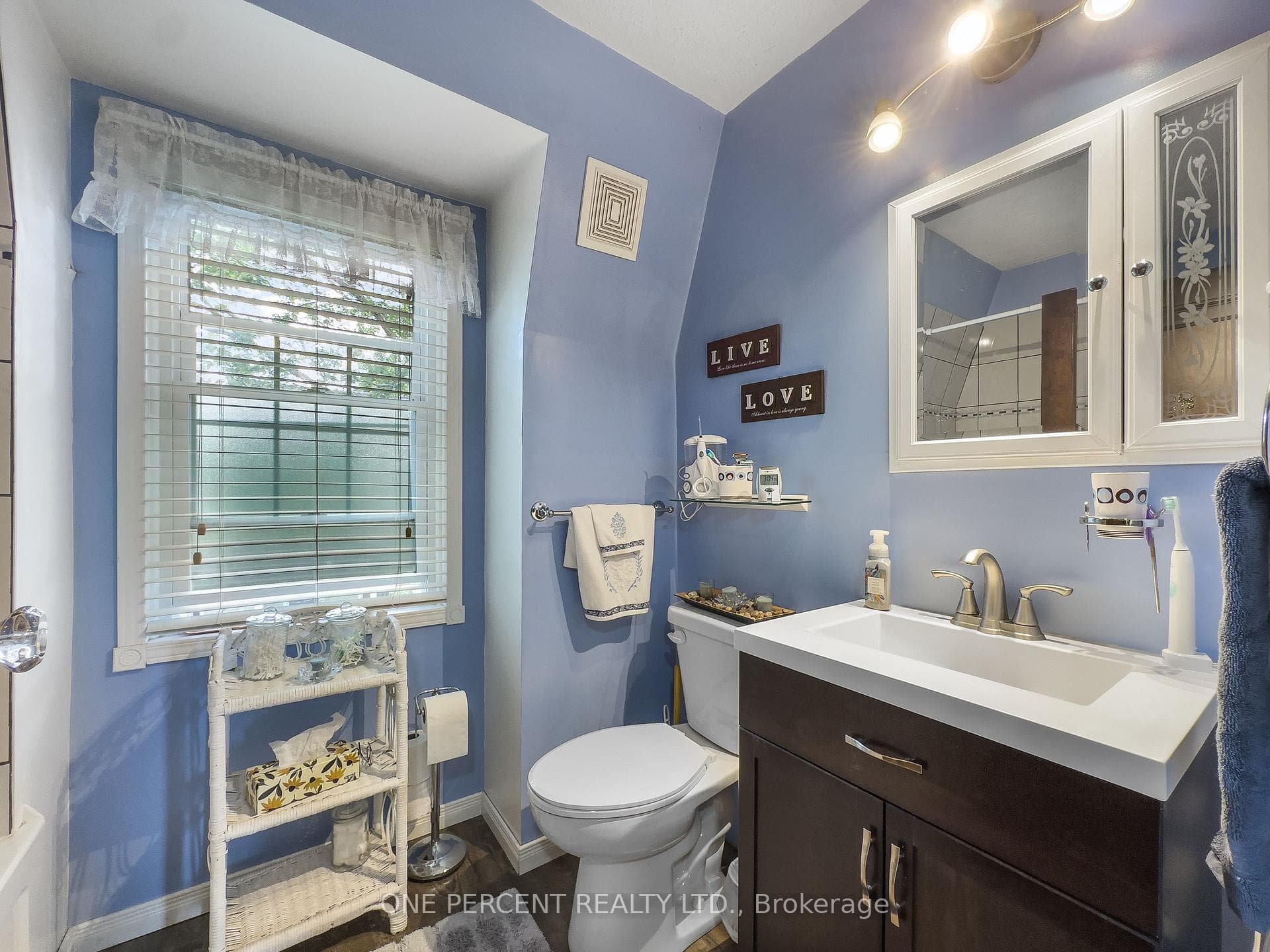 104 DUNDAS Street photo 26