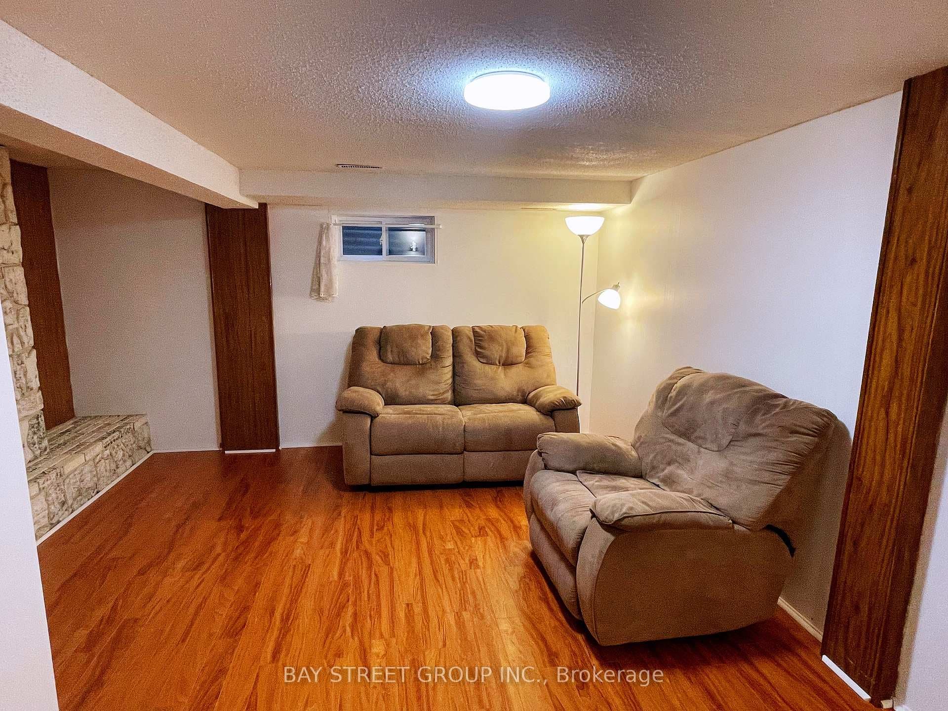 197 Goldhawk Street Unit Bsmt photo 10