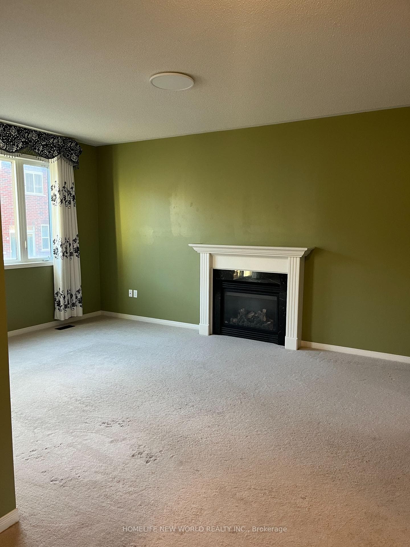125 Vera Lynn Crescent photo 7