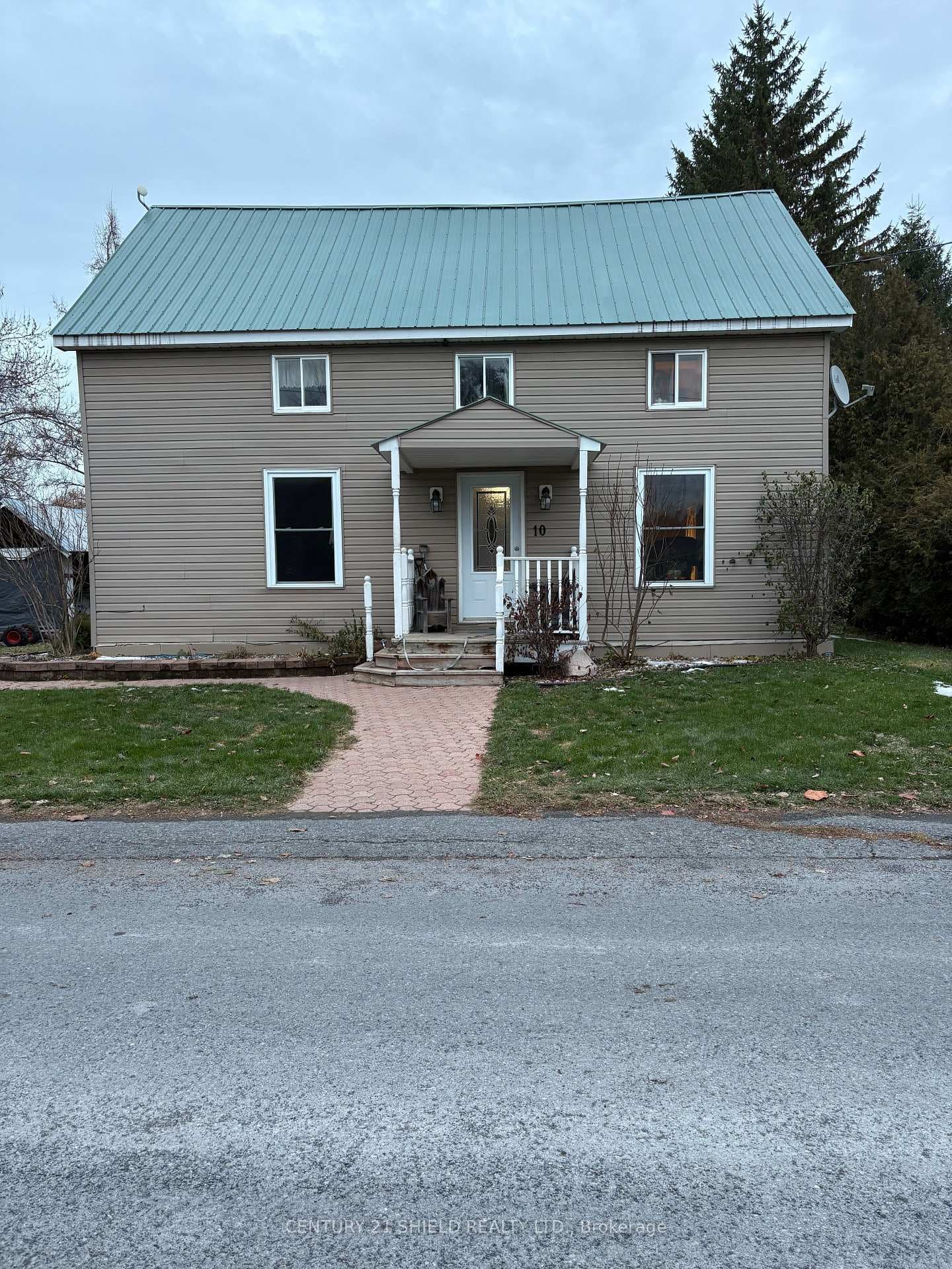 10 Ash Street photo 1