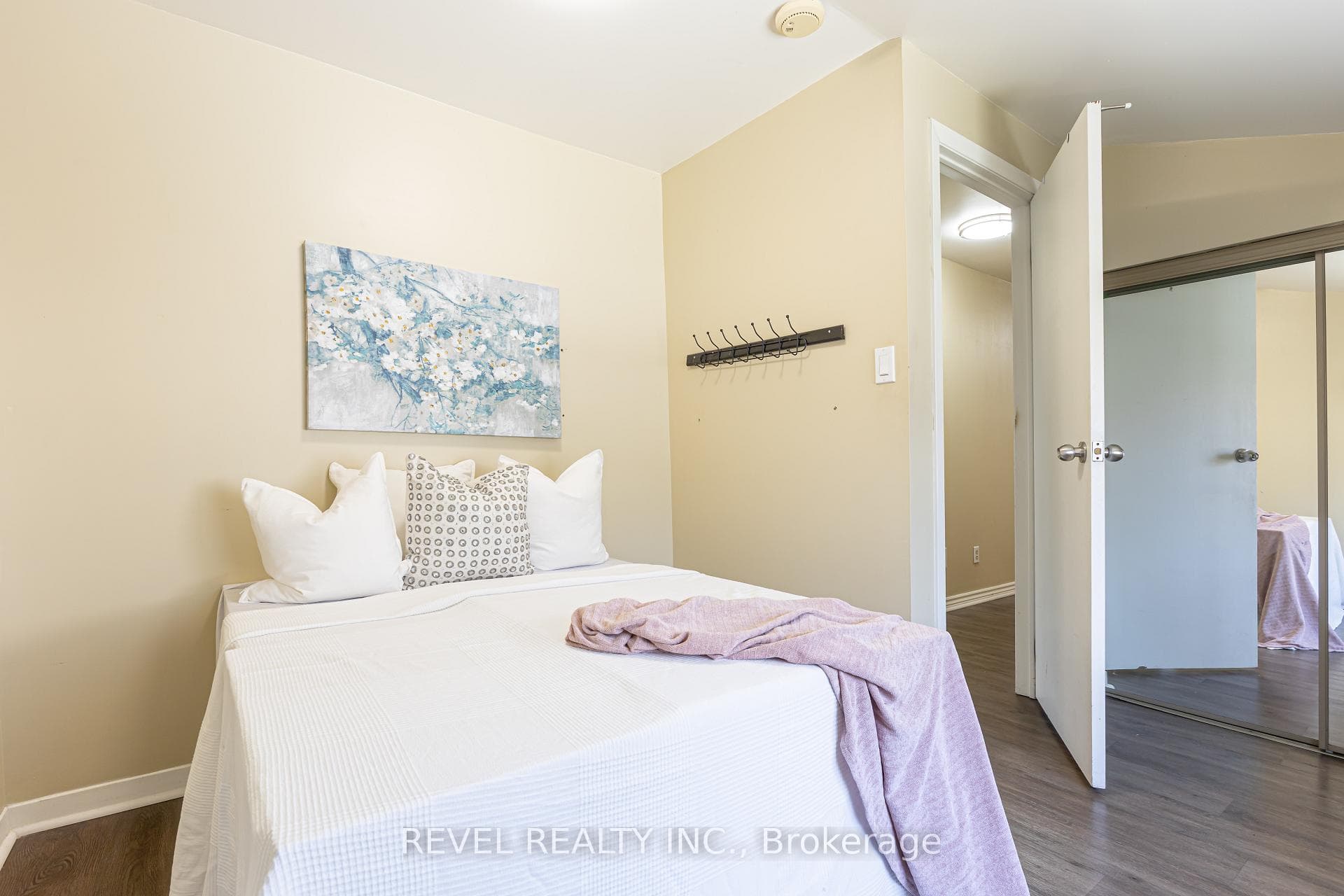 4 Oakley Boulevard photo 20