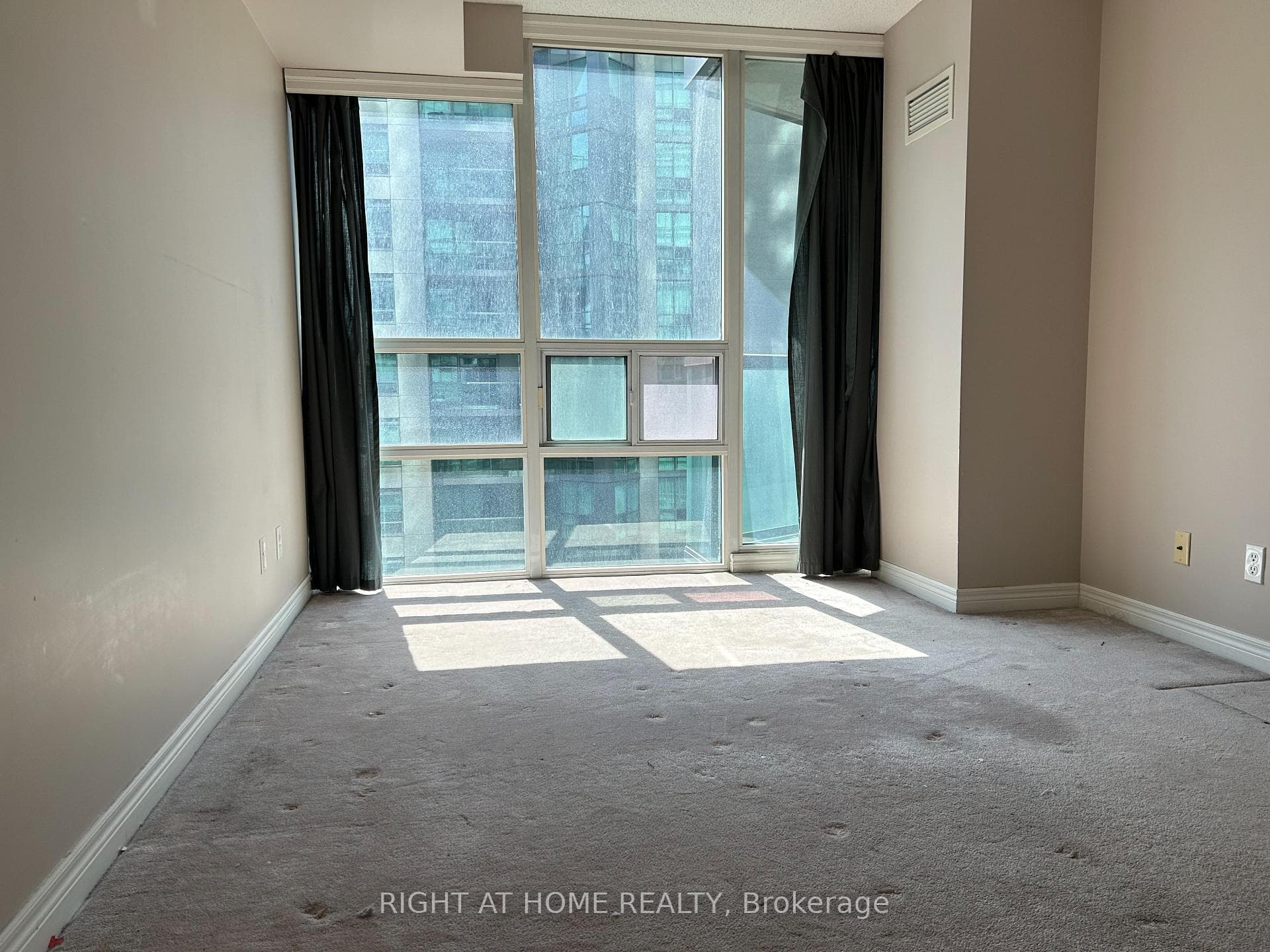 30 Grand Trunk Crescent Unit 1515 photo 9