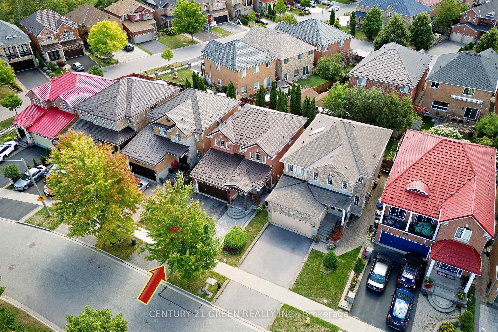 8 Lampman Drive photo 2