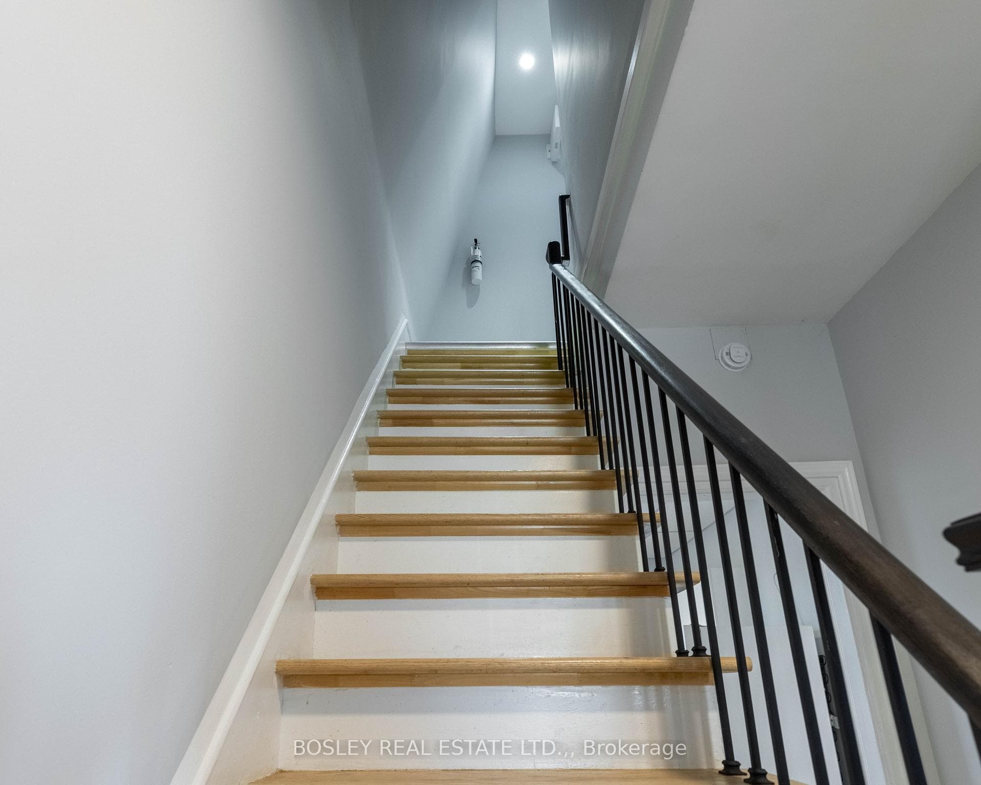4466 Fourth Avenue photo 17