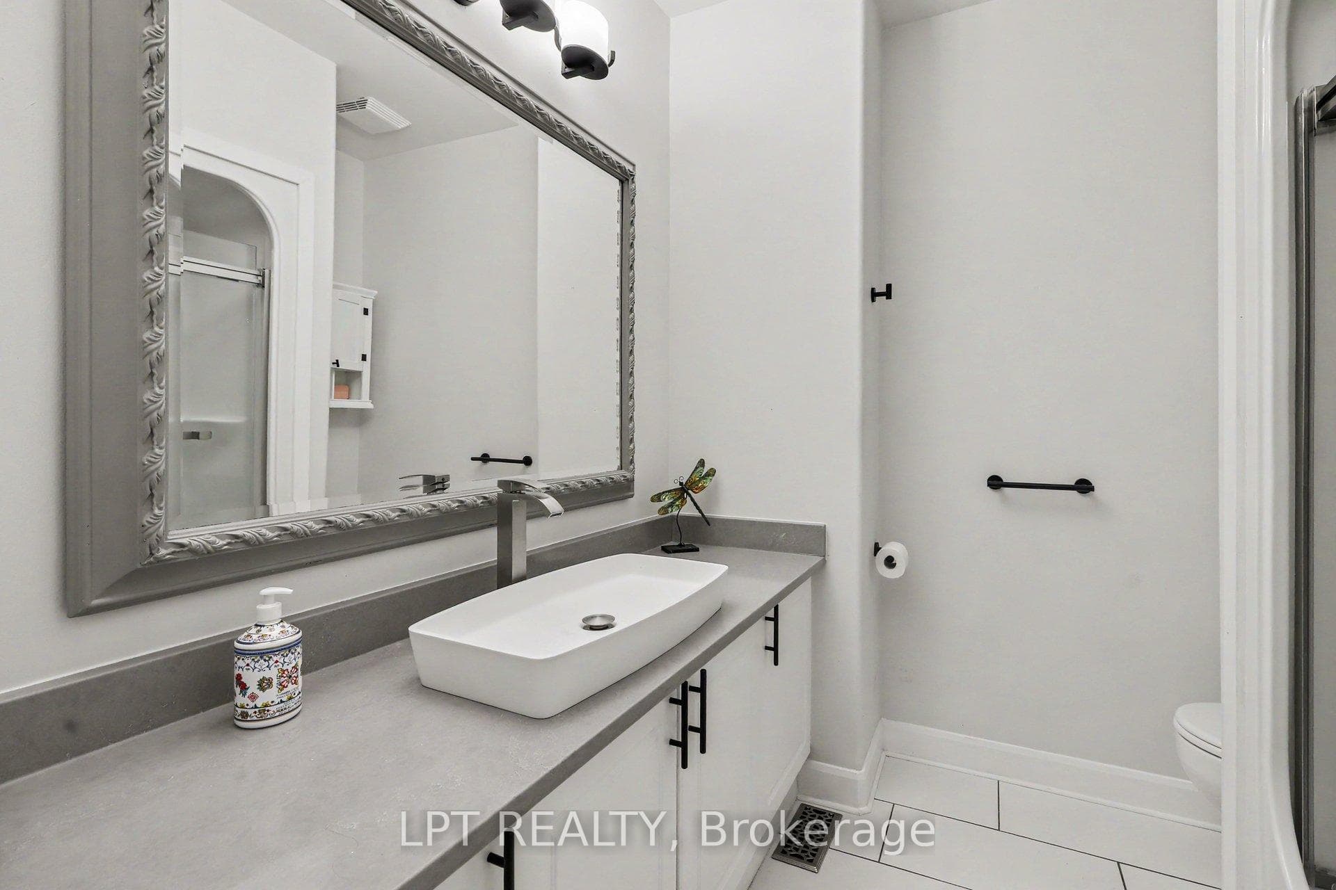 1942 CAPRIHANI Way photo 21