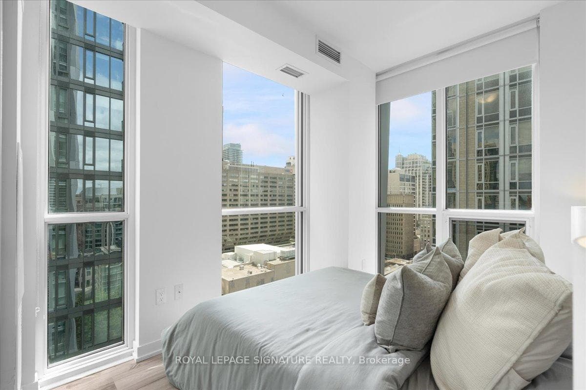 1 Yorkville Avenue Unit 1402 photo 12