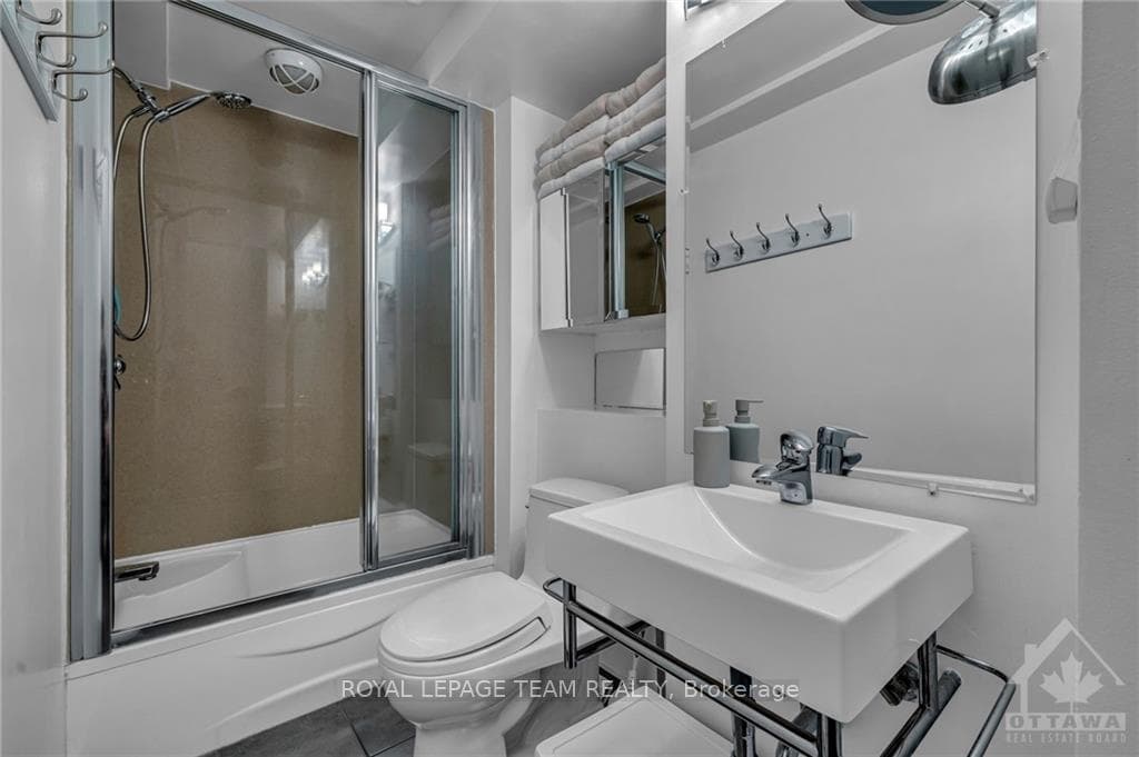 513 KING EDWARD Avenue Unit 1 photo 14