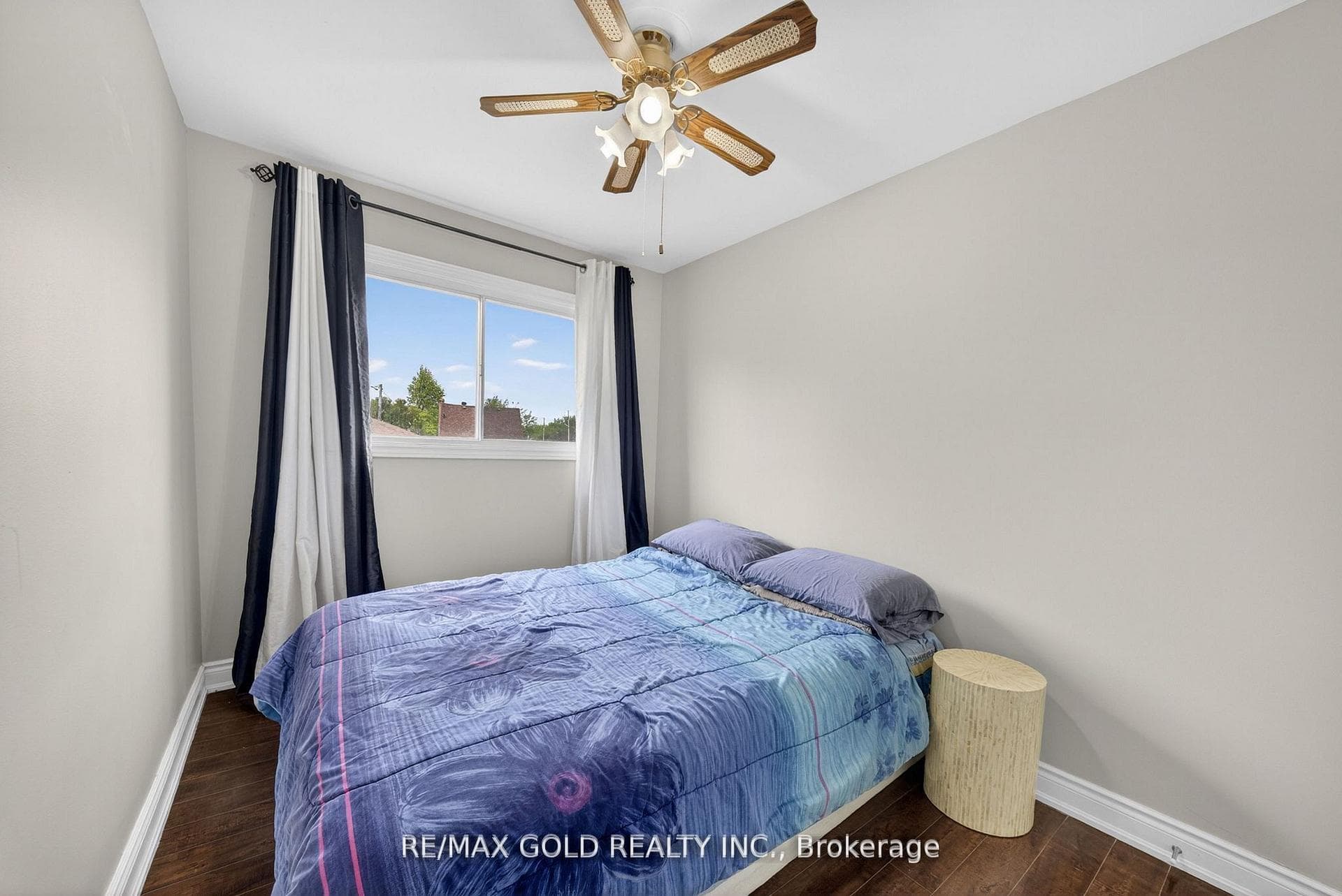 3289 Victory Crescent photo 26