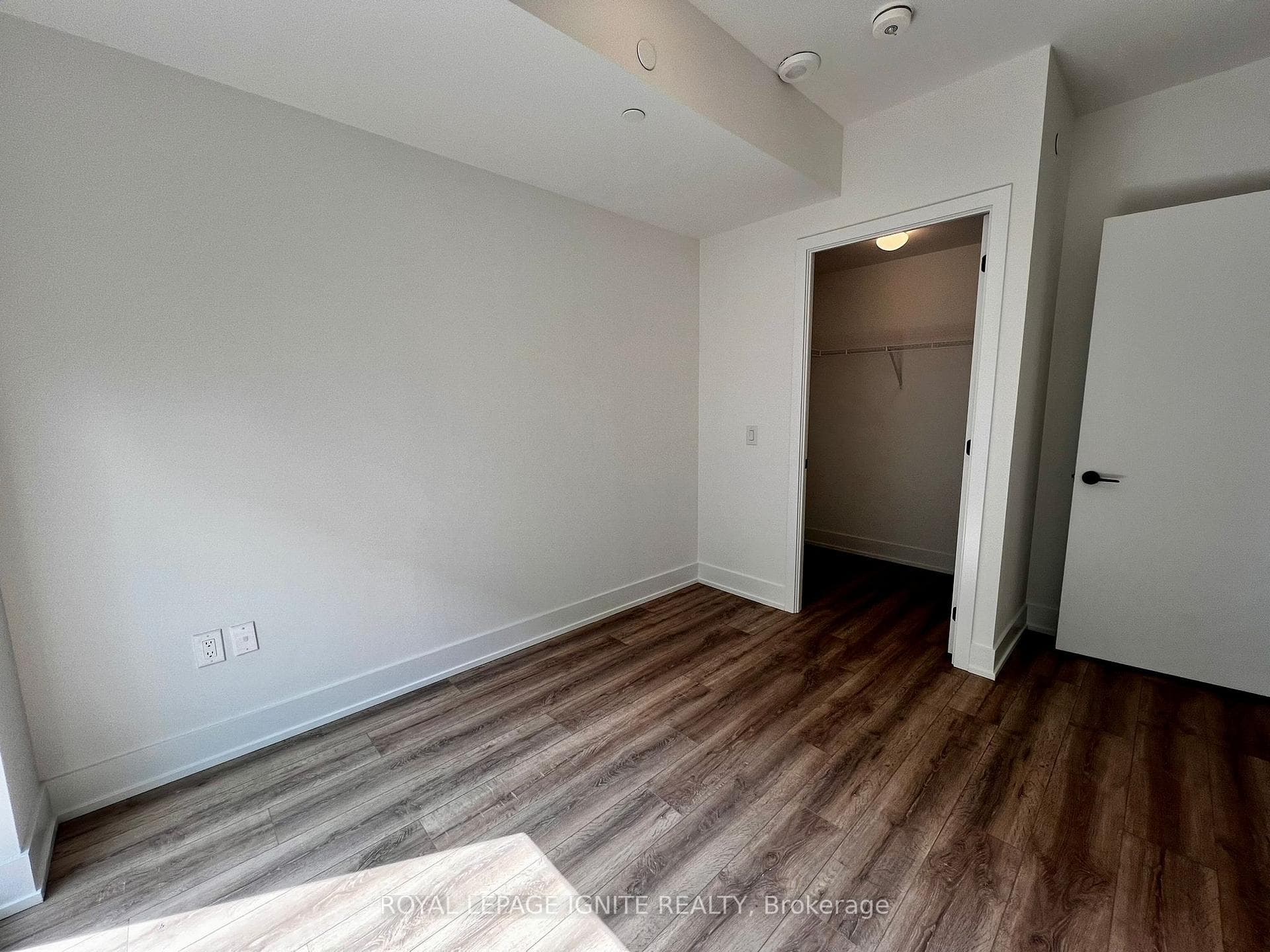 2450 Old Bronte Road Unit 518 photo 7