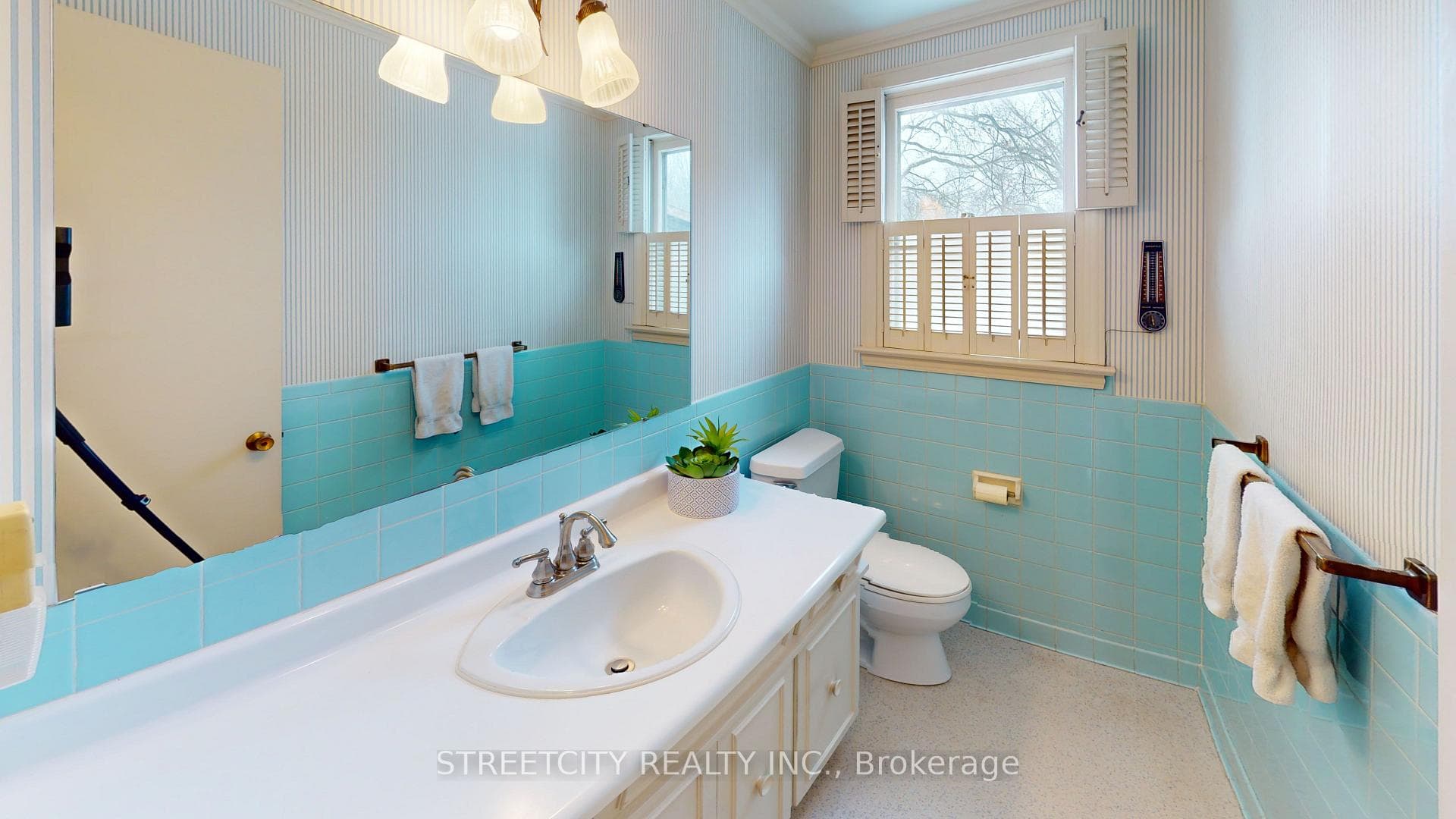 454 Village Green Avenue photo 16