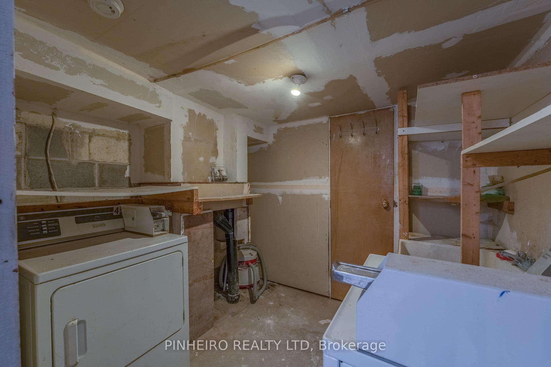 786 Nelson Street photo 44