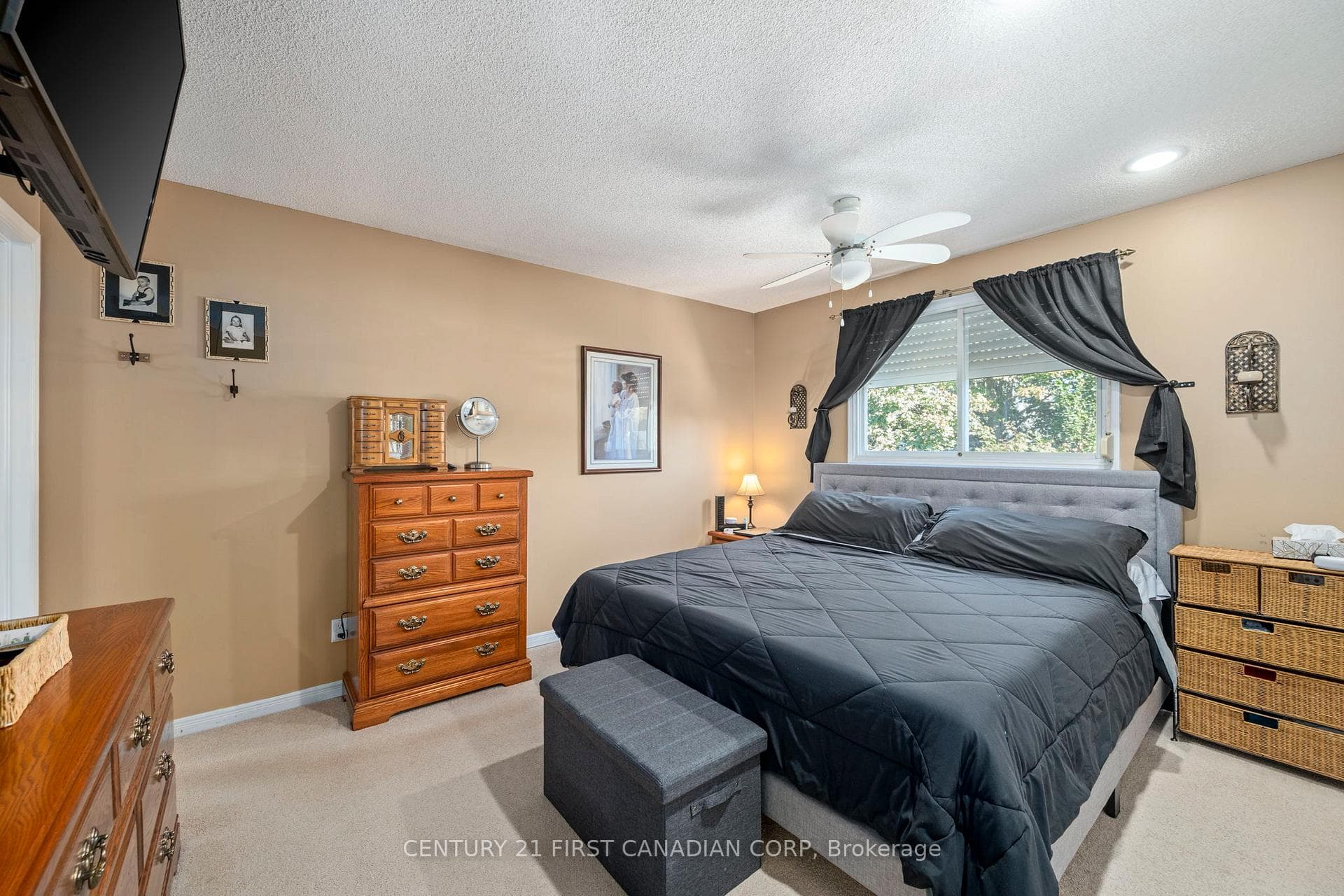 10 Danielle Crescent photo 15