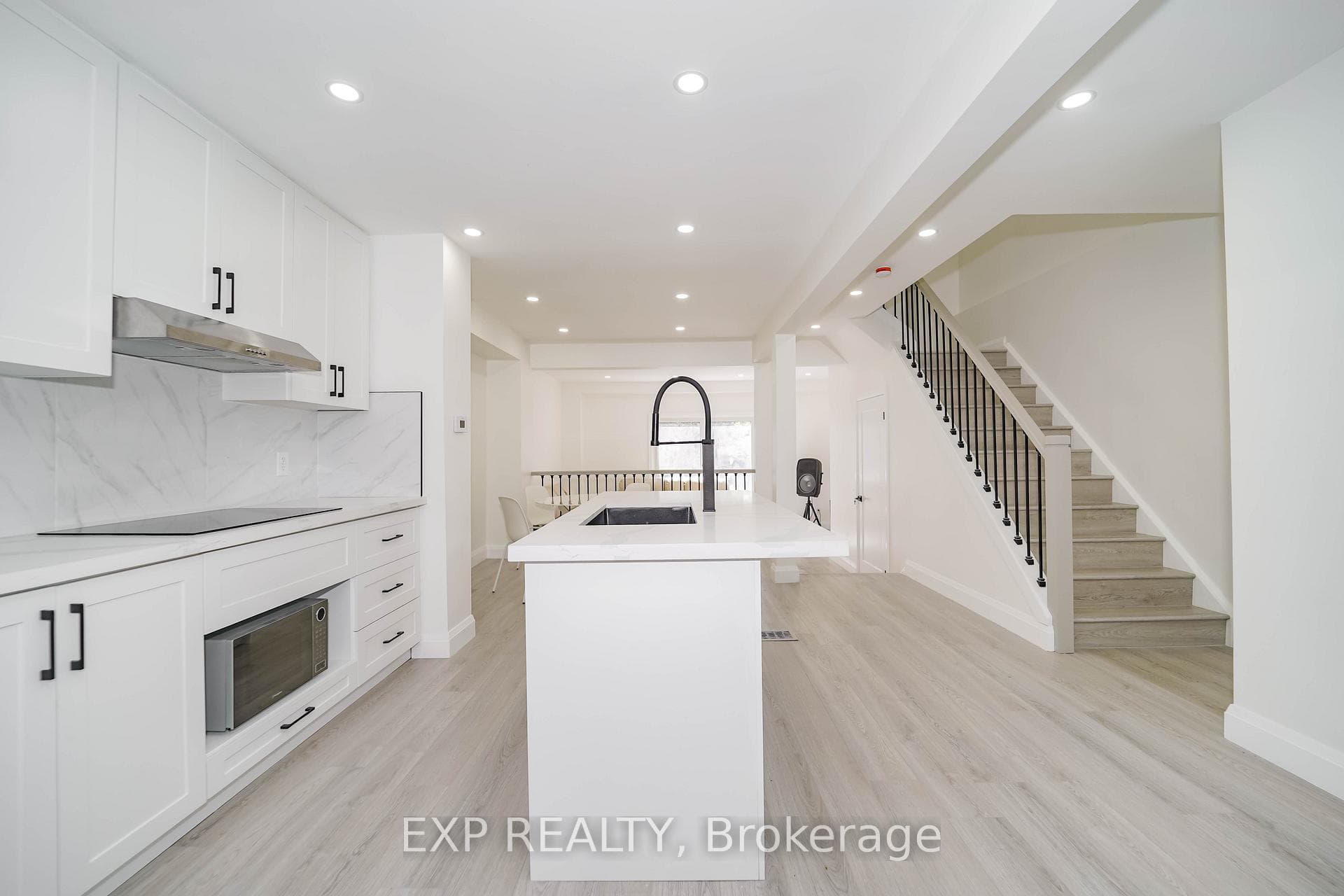 25 Nabob Crescent photo 10