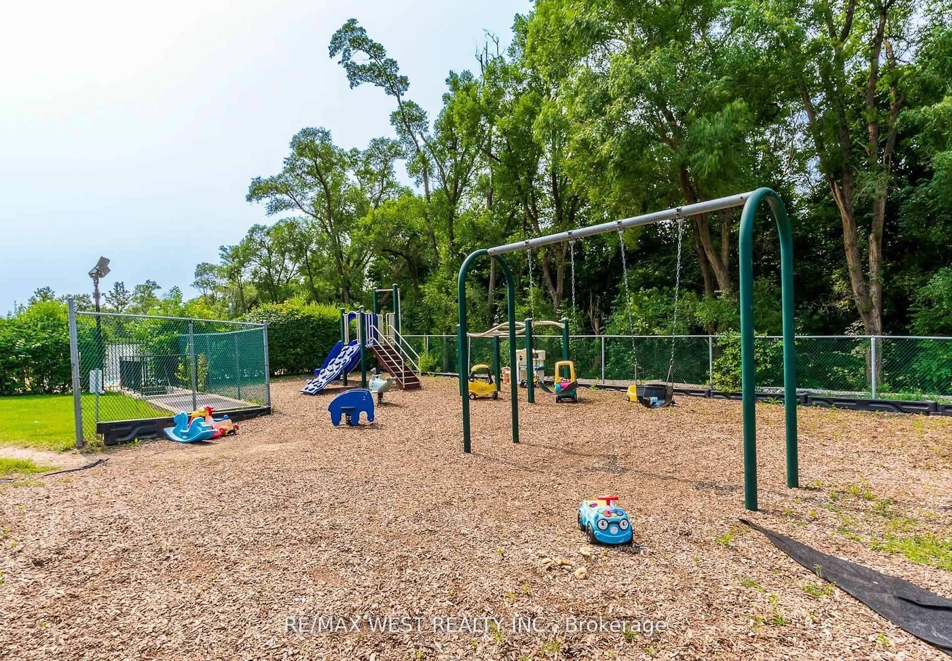 130 Neptune Drive Unit 202 photo 28