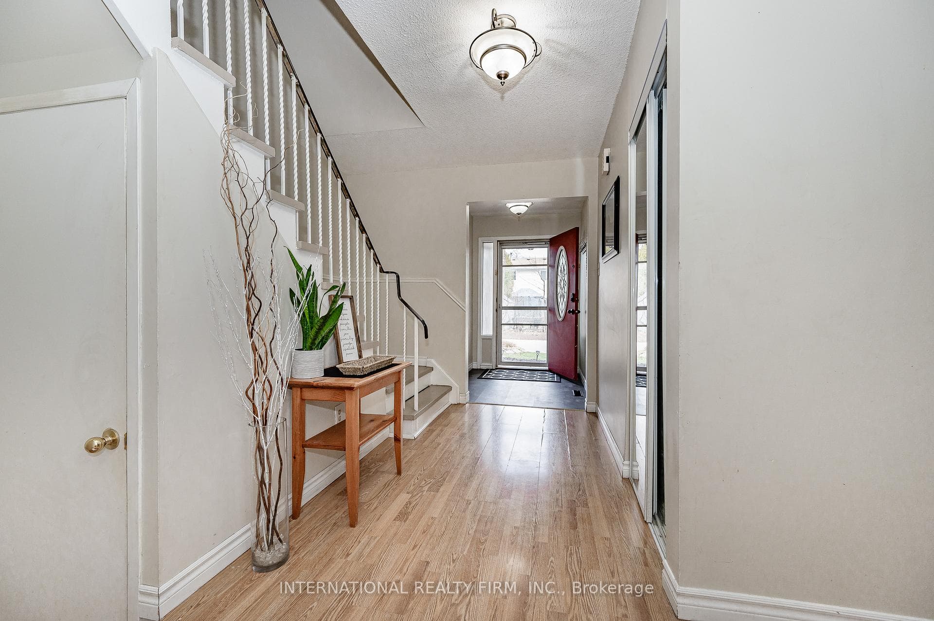 1568 Newlands Crescent Unit 52 photo 6