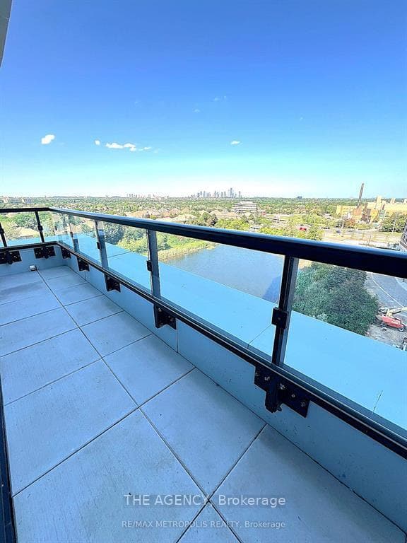 2495 Eglinton Avenue Unit 810 photo 30