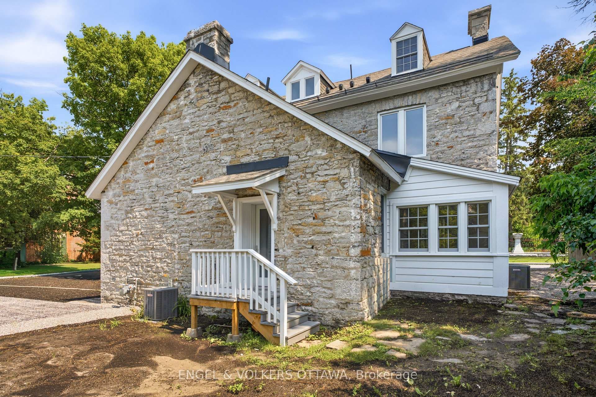 35 MacKay Street photo 46