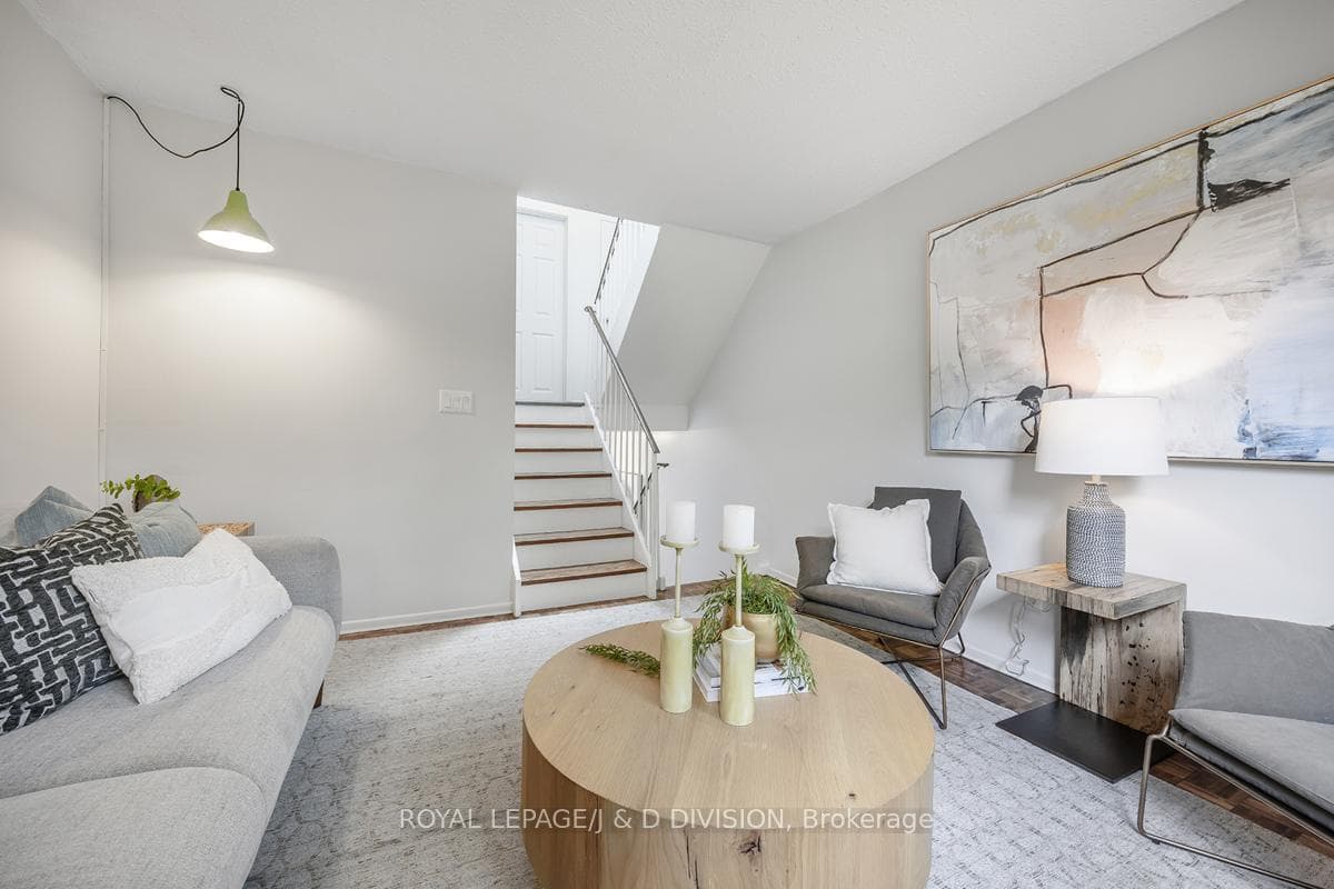 123 Strathcona Avenue Unit 17 photo 9