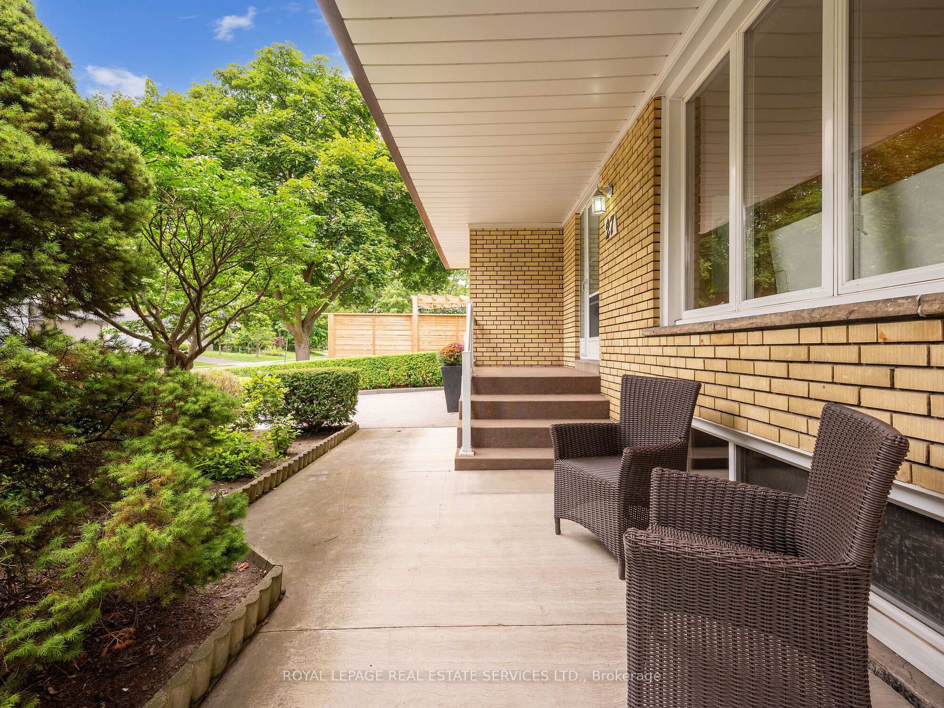 27 Markland Drive photo 2