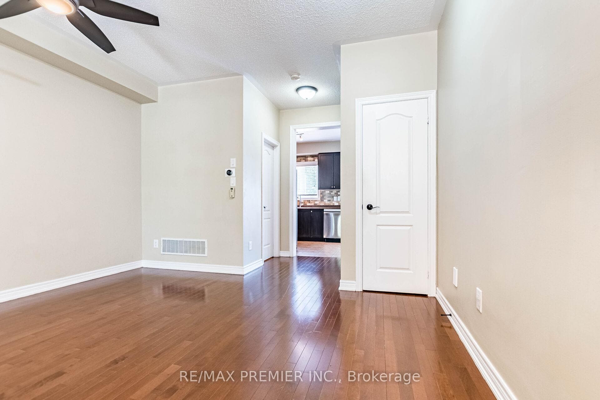 595 Grant Way photo 5