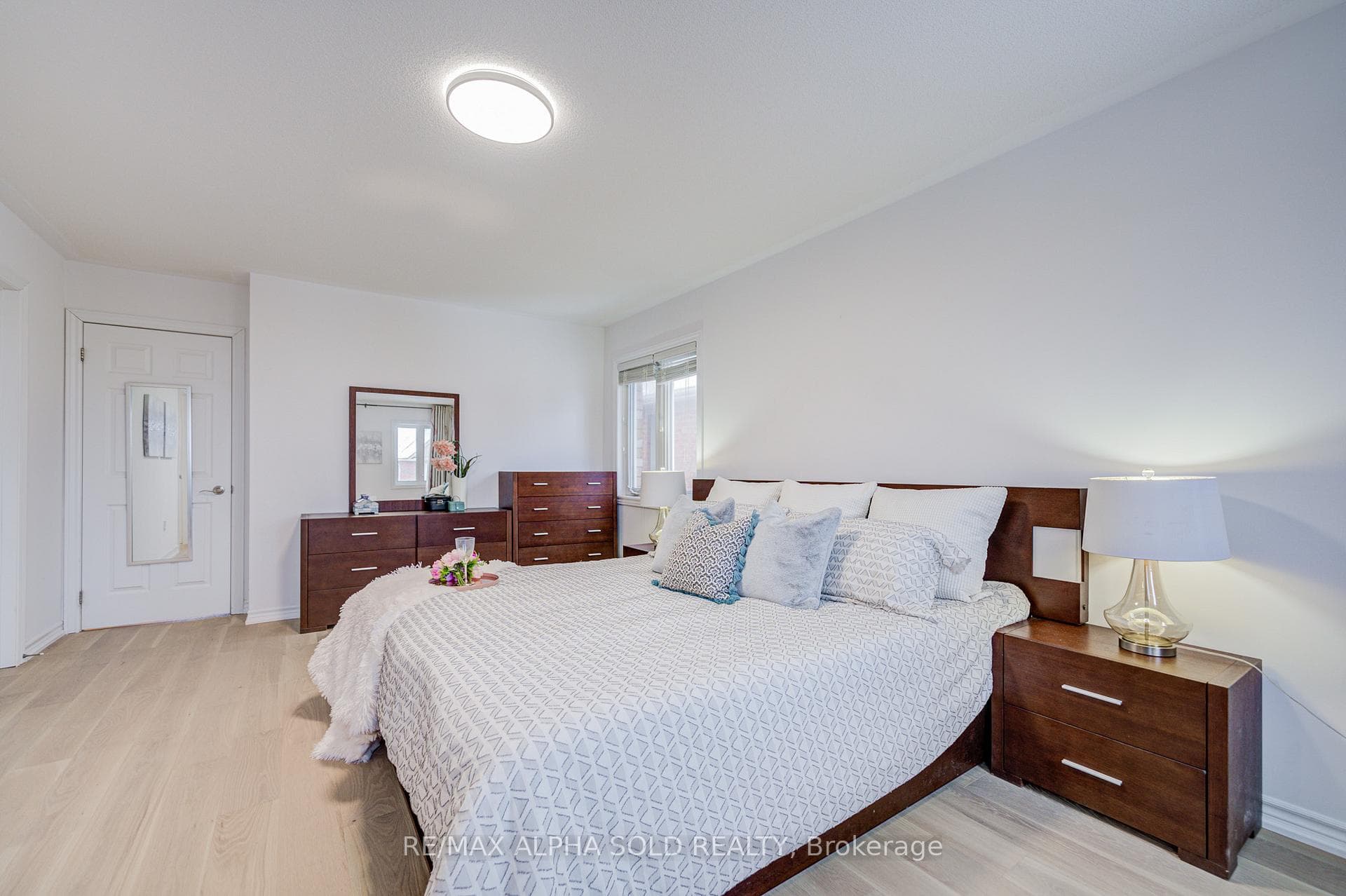 74 Evershot Crescent photo 28