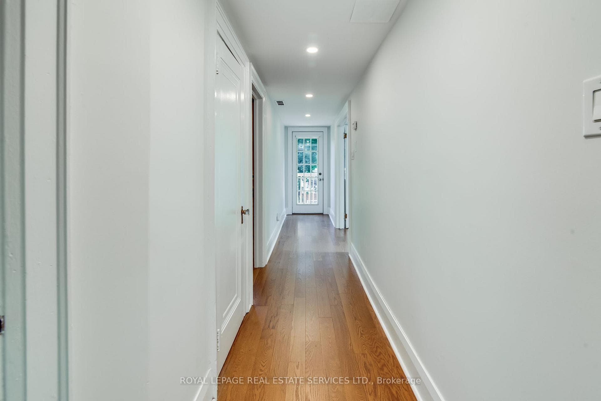 727 Avenue Road photo 15