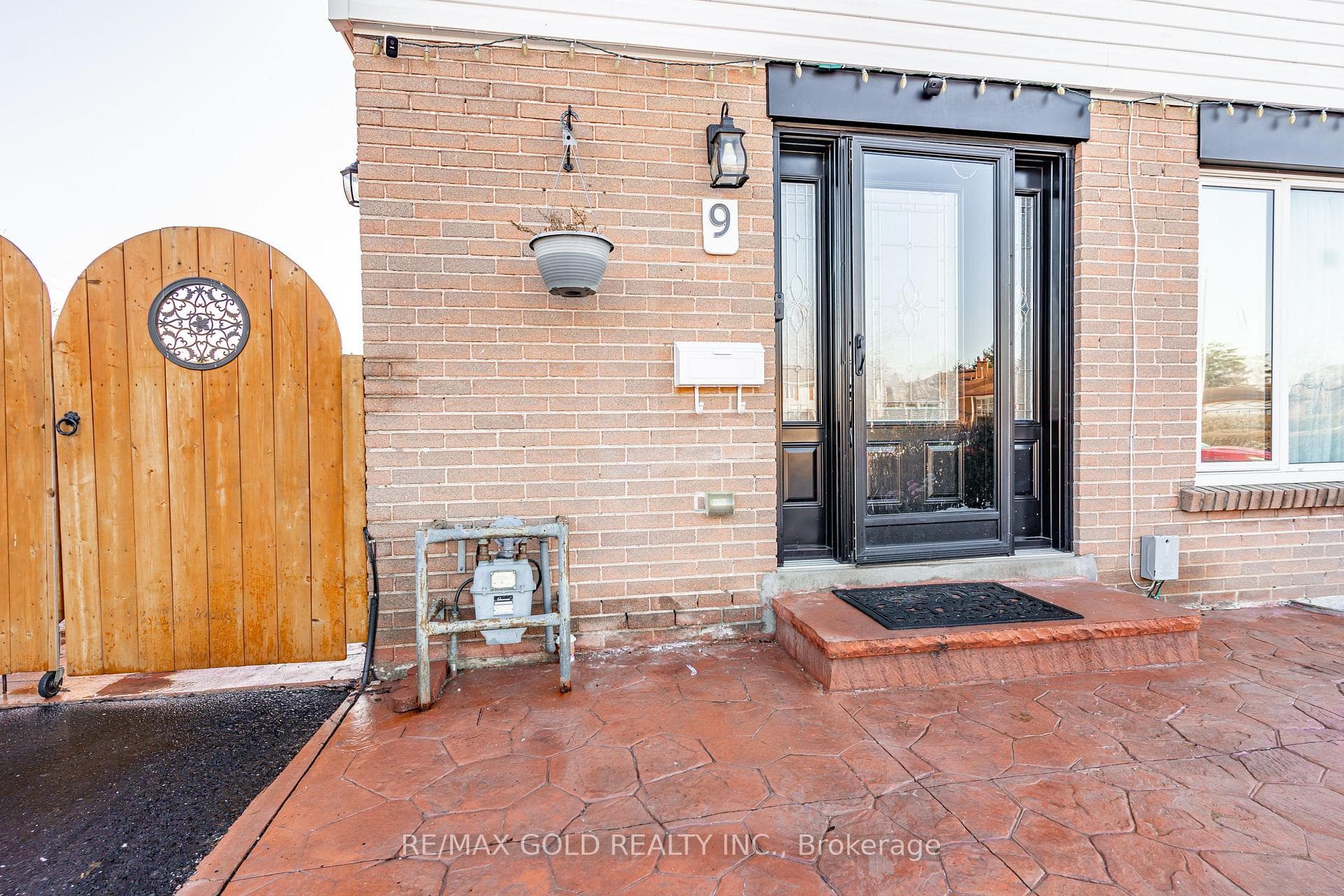 9 Dalton Place photo 3