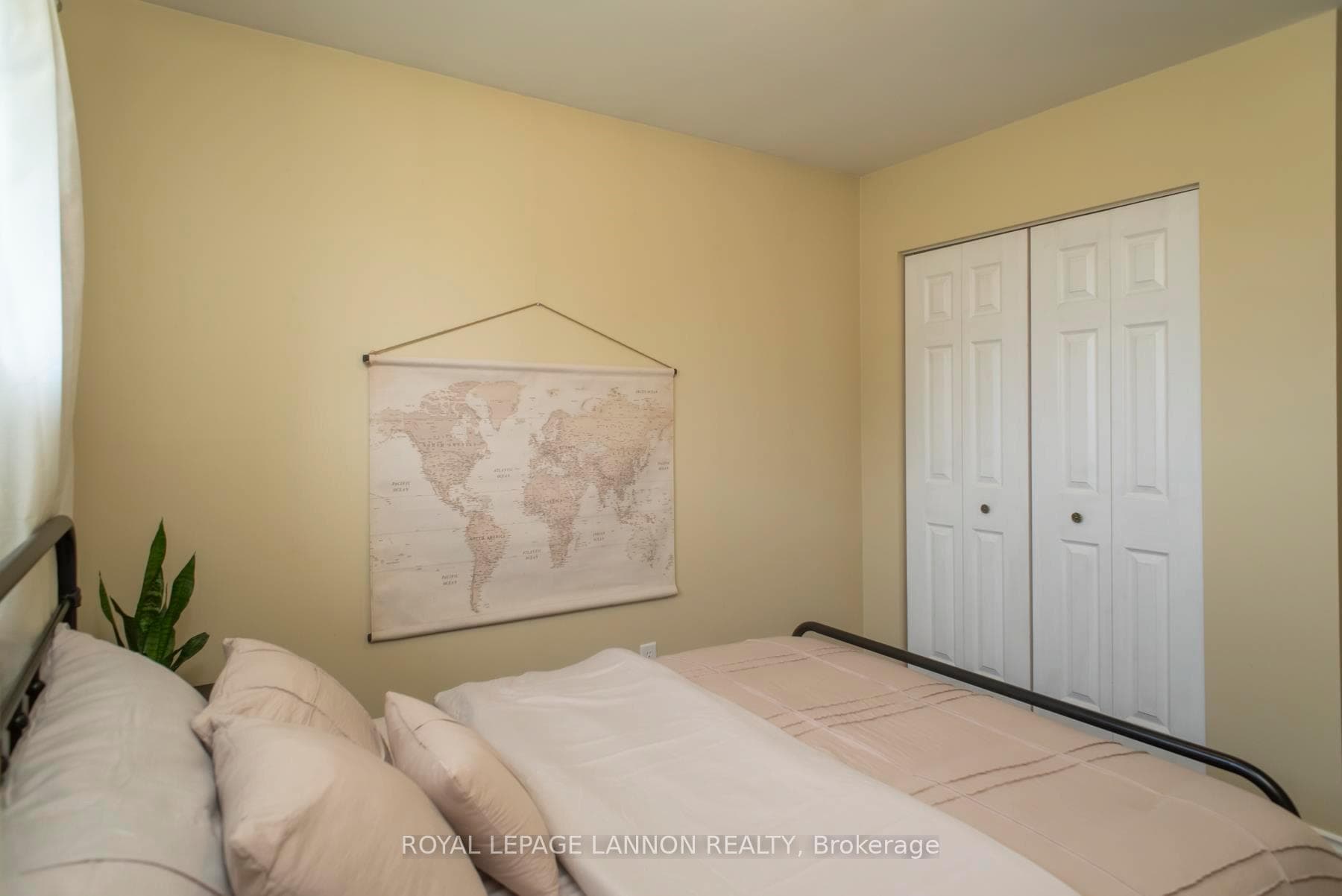 347 Strand Avenue photo 13