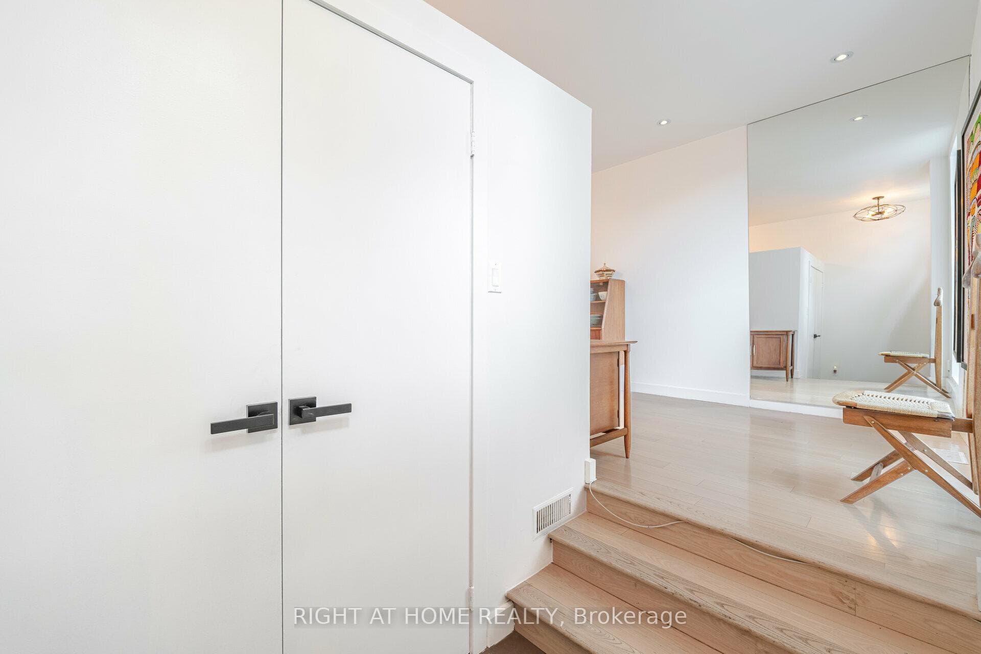 265 Berkeley Street photo 3