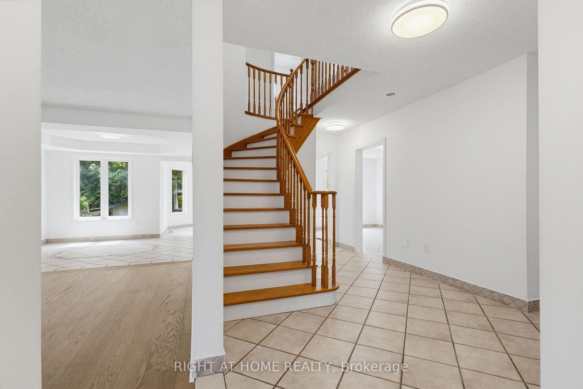 1087 Augustus Drive photo 8