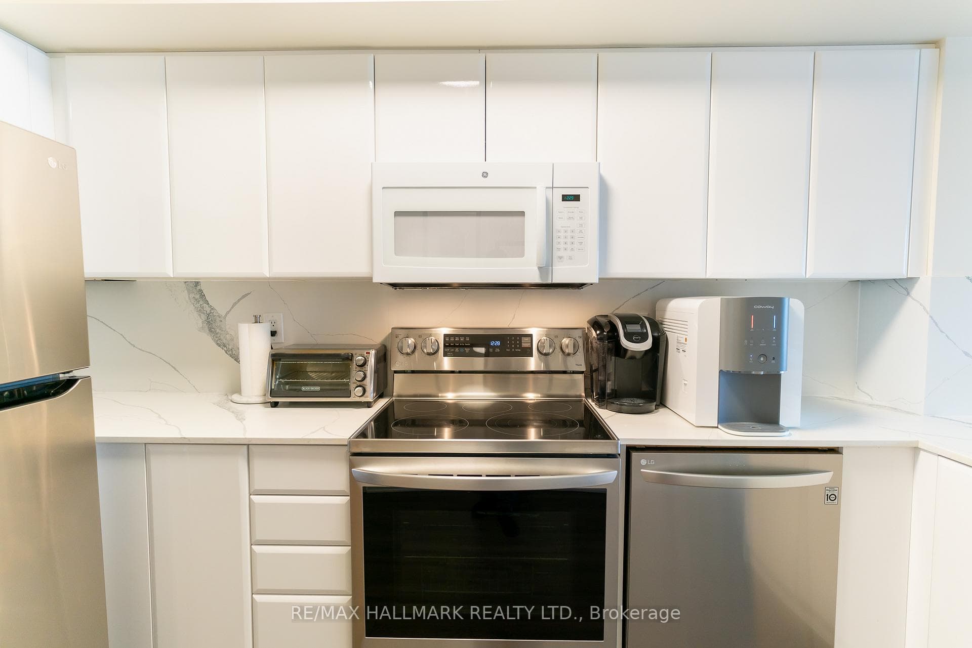 761 Bay Street Unit 2004 photo 18