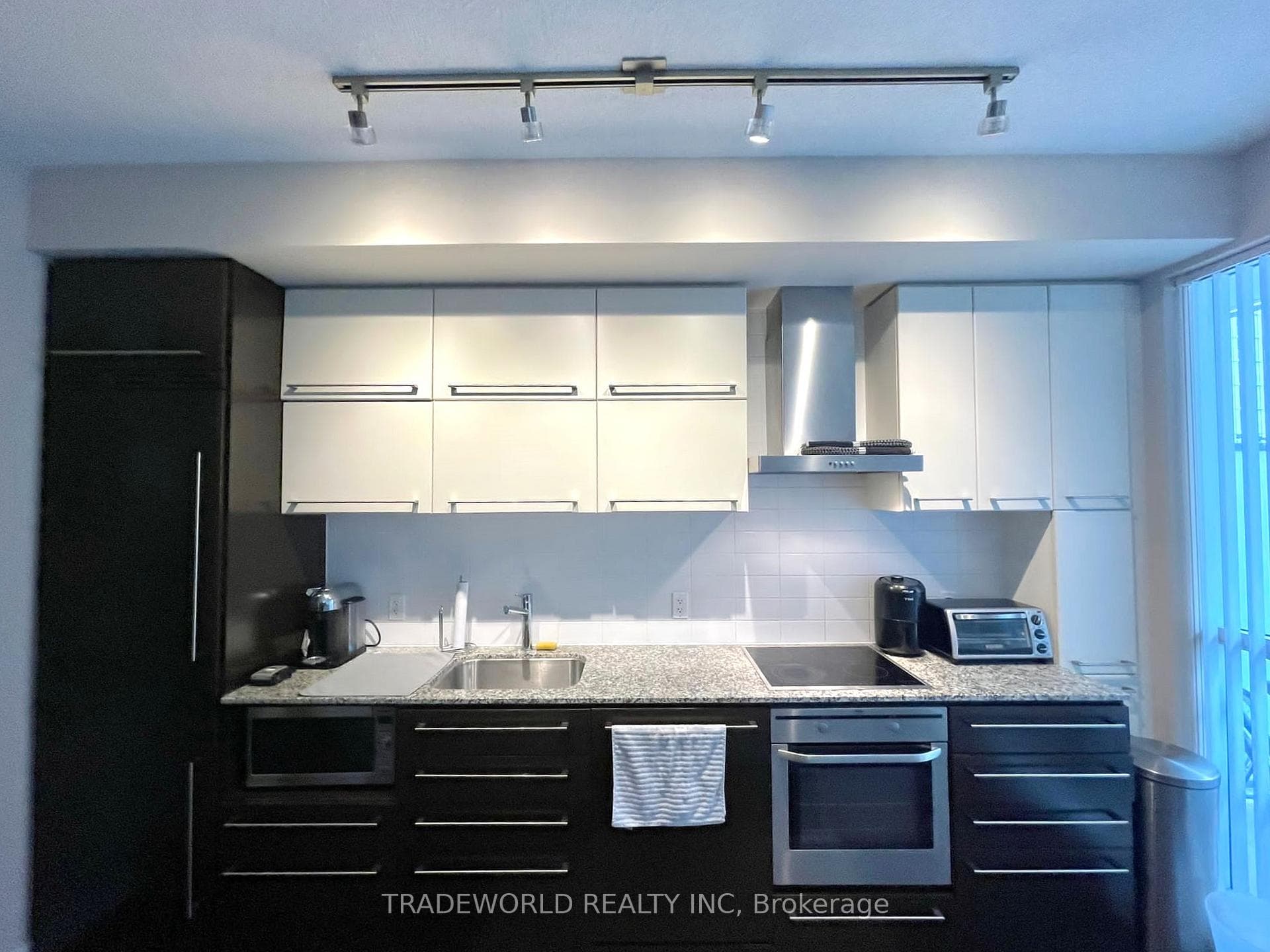 770 Bay Street Unit 1508 photo 4