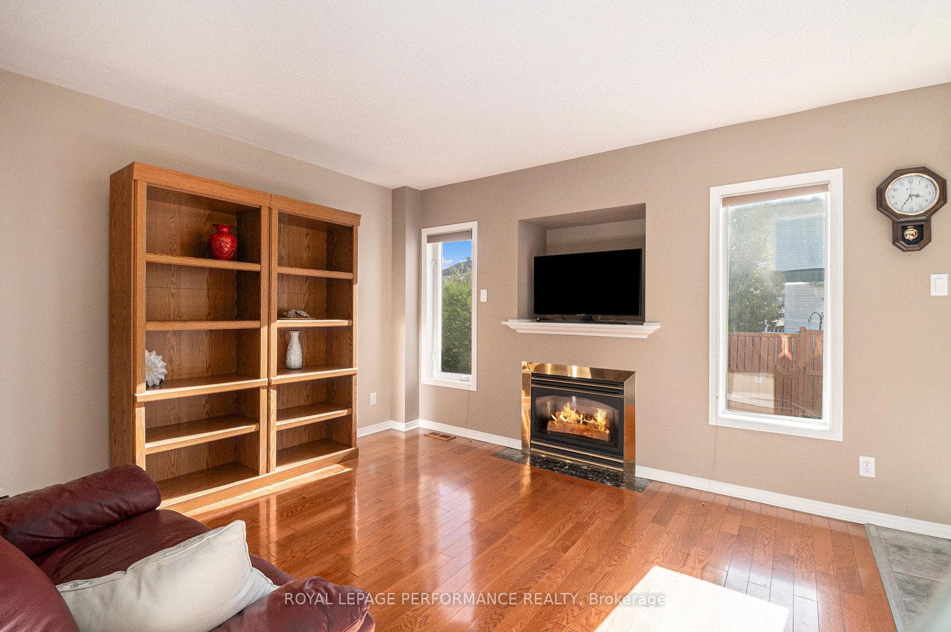 730 Nesting Way photo 8