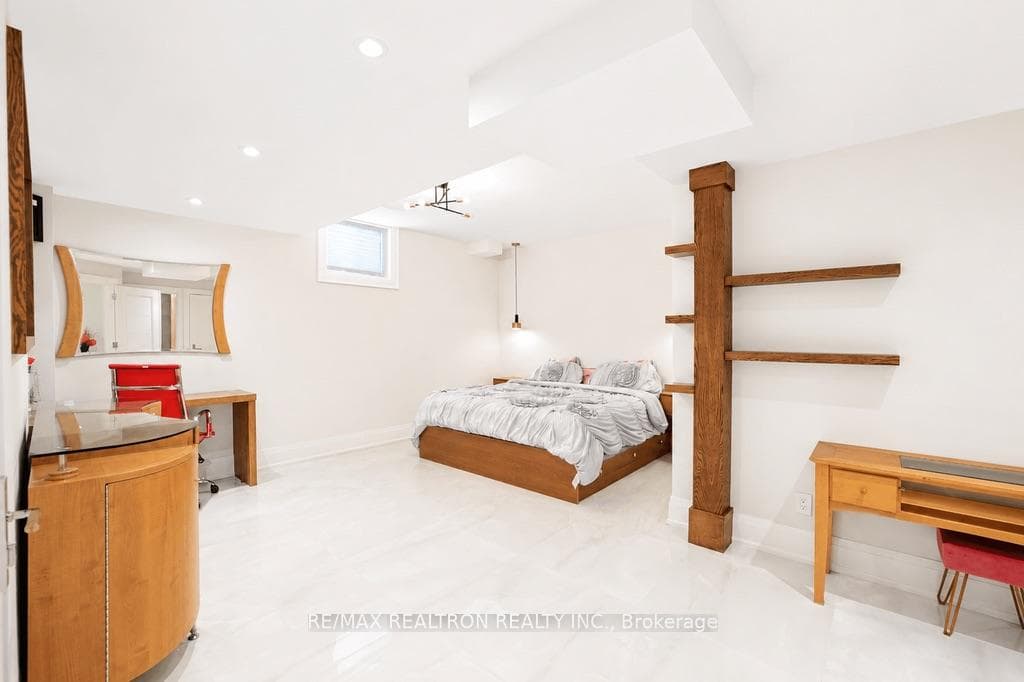26 Sir Henry Court photo 36