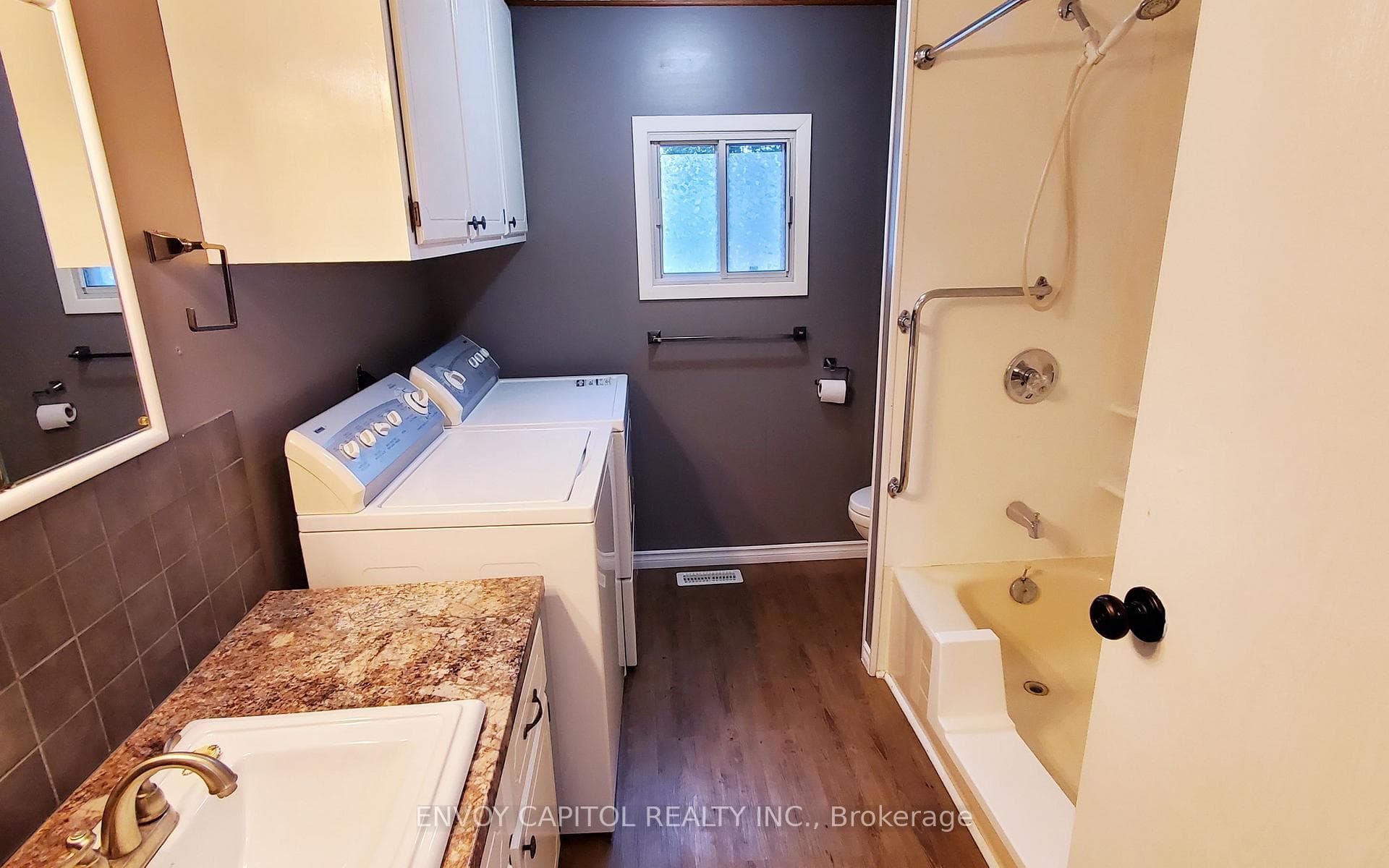 105 Maple Crescent photo 13