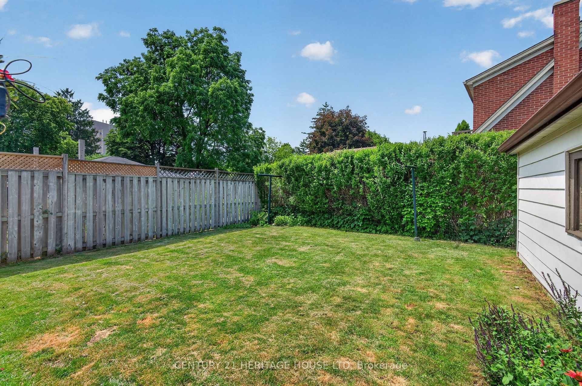 98 Roger Street photo 48