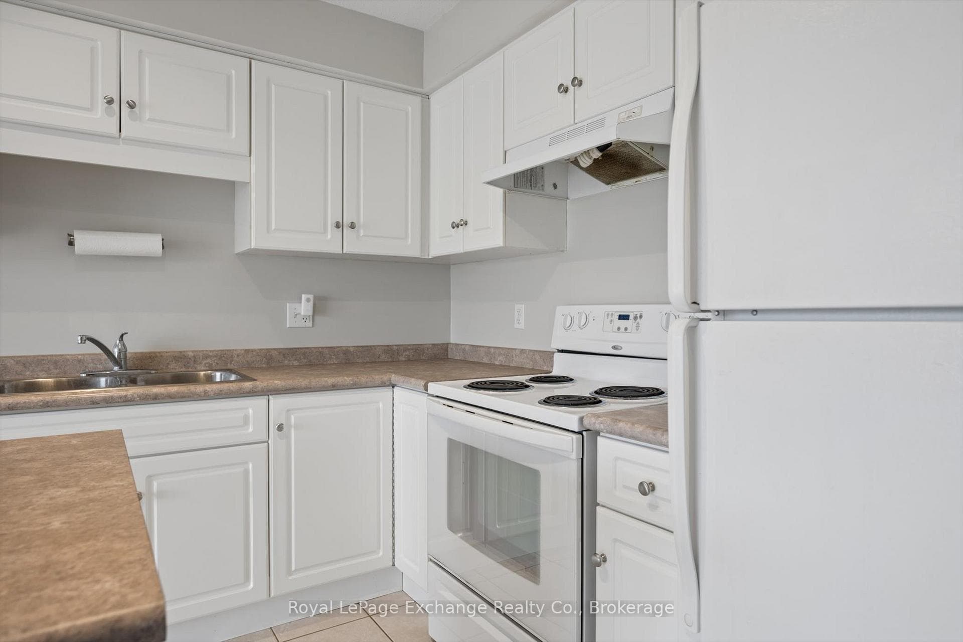 64 Hasler Crescent photo 14