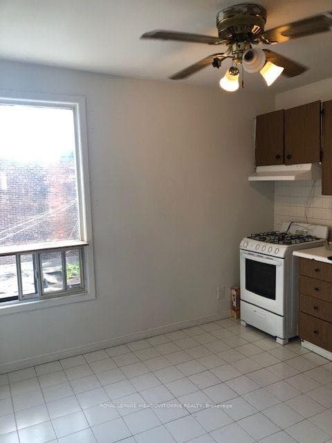 1211 College Street Unit Upper photo 11