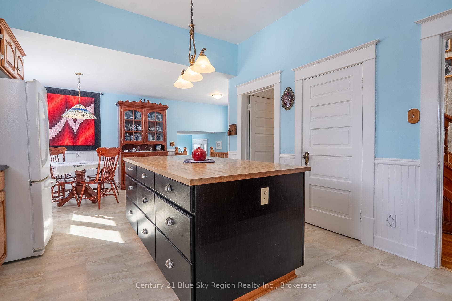 262 Edward Street photo 9
