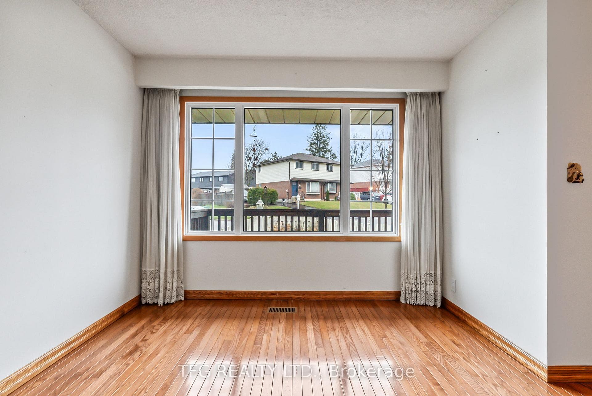 242 Tamarack Court photo 7
