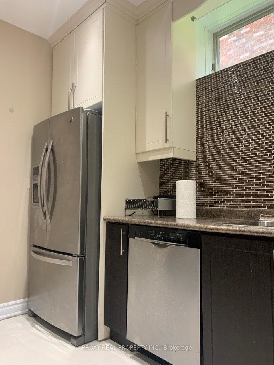 119 Leyburn Avenue Unit Basment photo 3