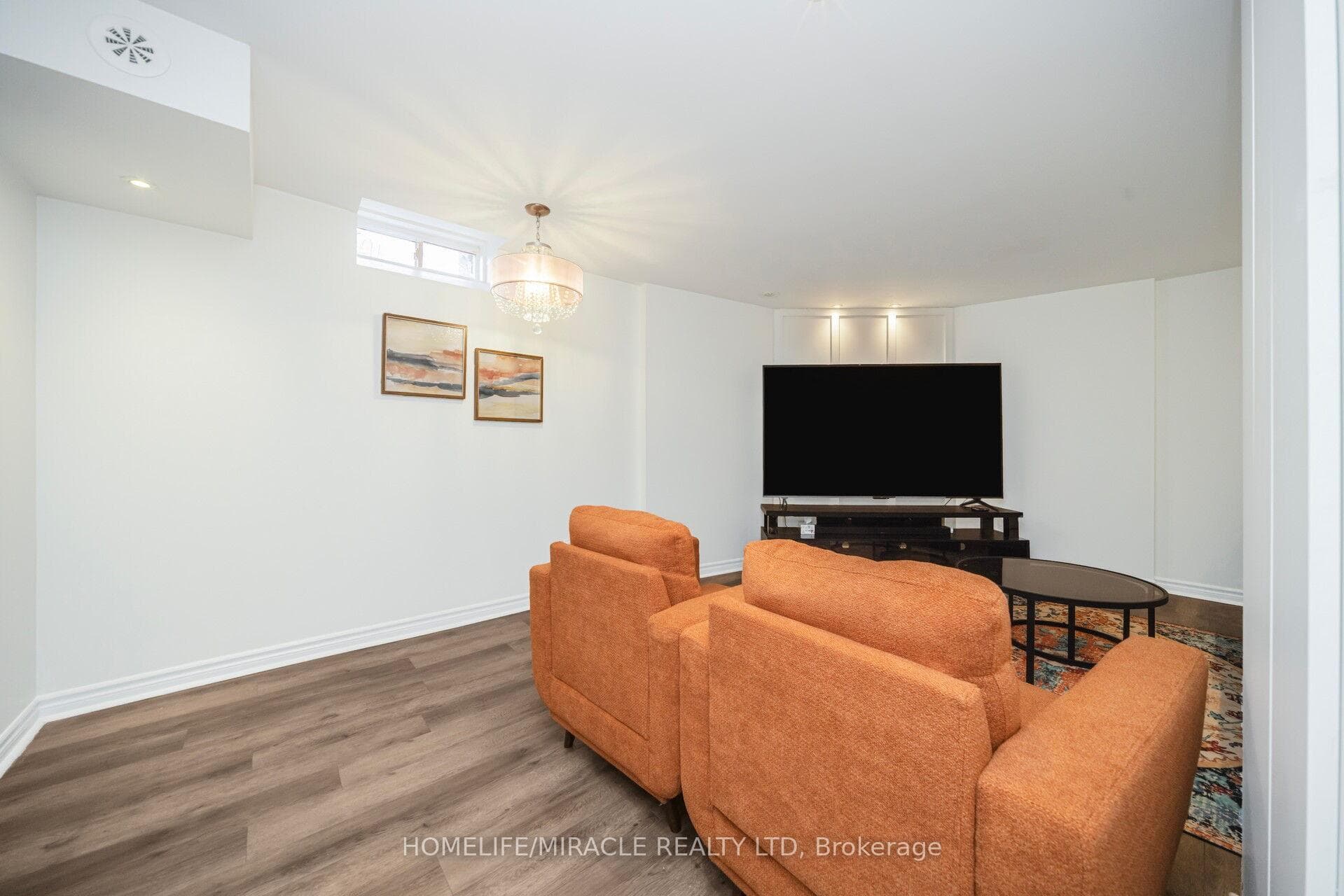 2 Aspen Hills Road photo 32