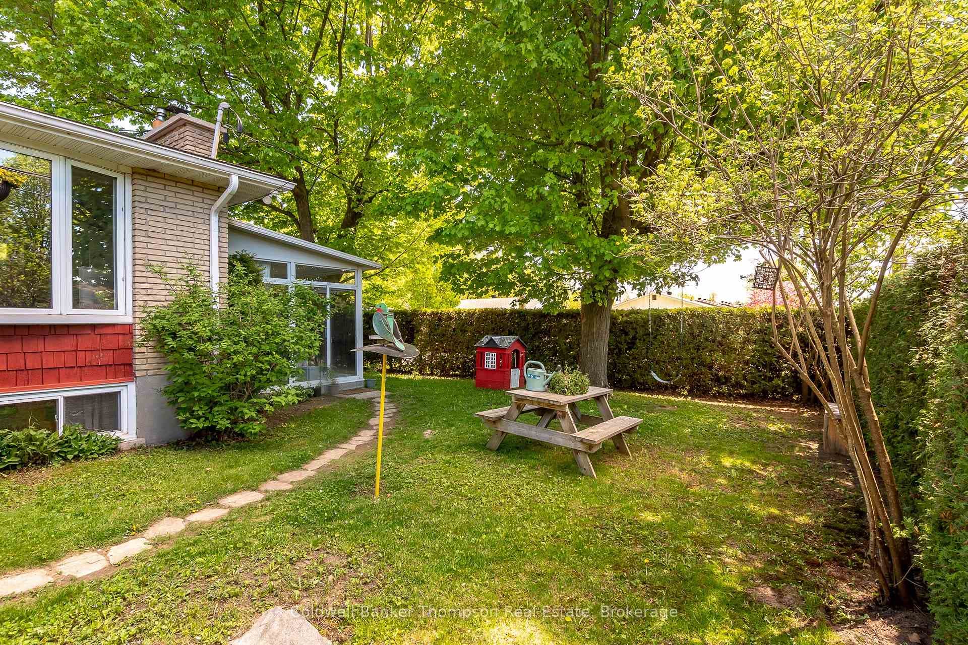 15 Wellington Court photo 40