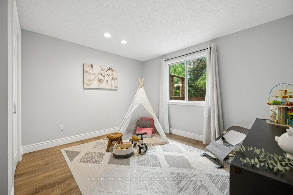 530 Penny Lane photo 19